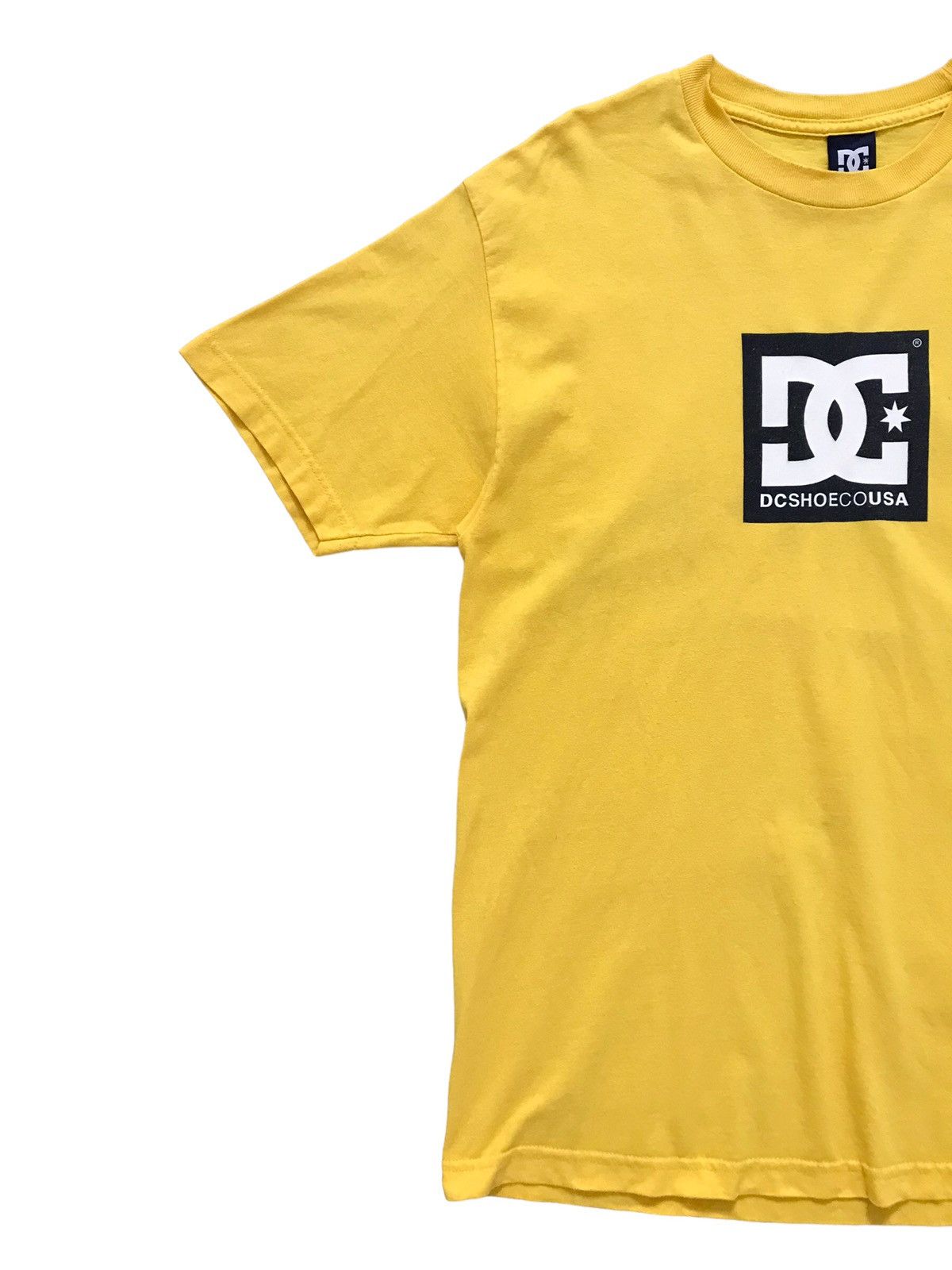 Vintage Vintage DC SHOES CO USA Skateboarding T-shirt Size US L / EU 52-54 / 3 - 2 Thumbnail