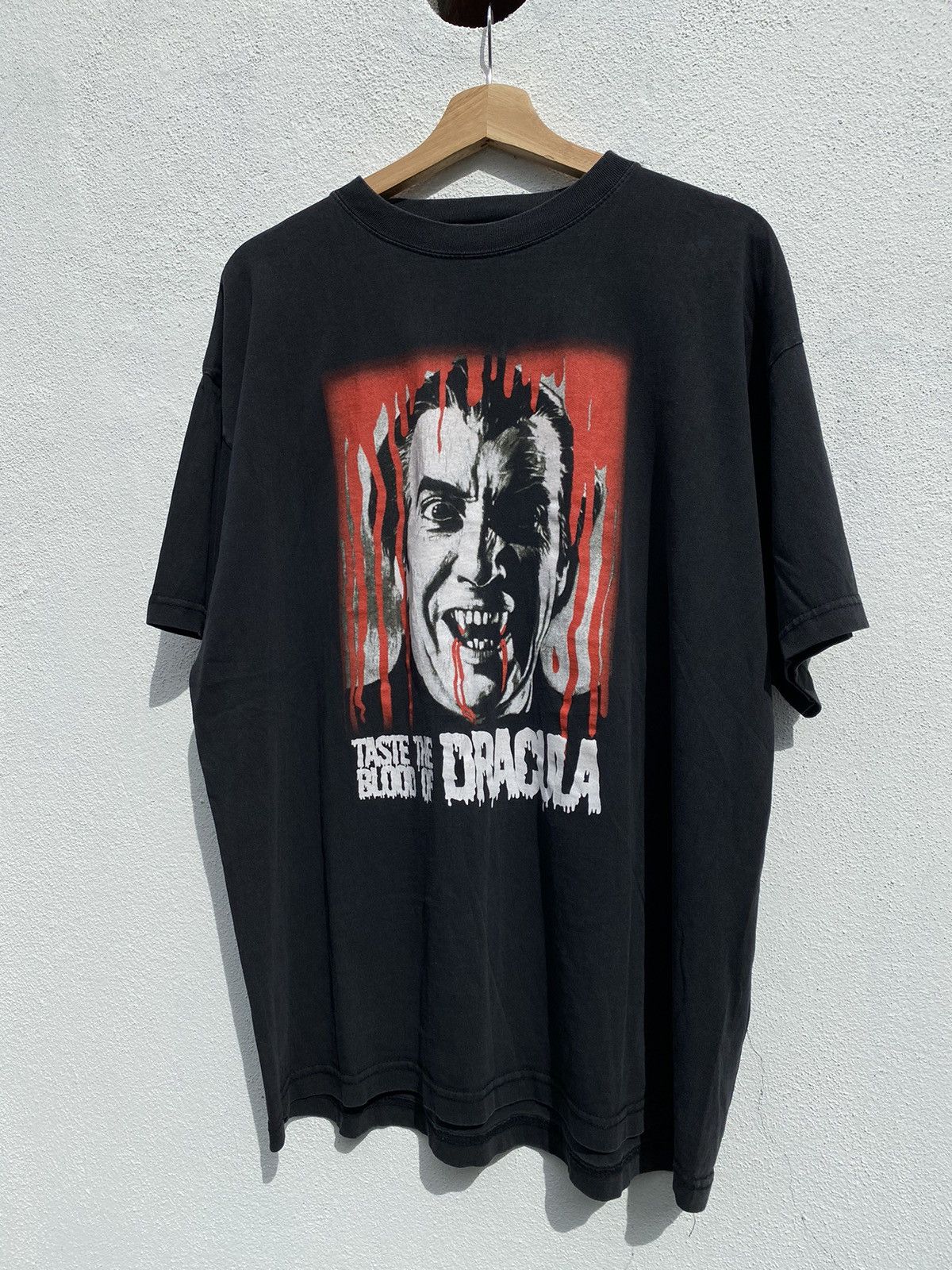 Band Tees Vintage Movie Taste the Blood of Dracula Size US XL / EU 56 / 4 - 8 Thumbnail
