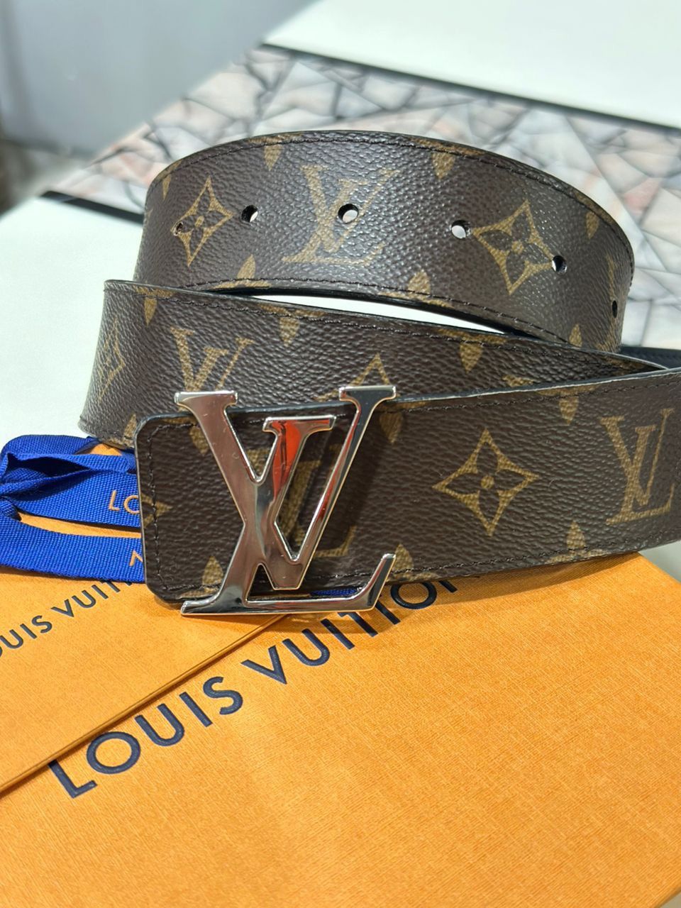 Louis Vuitton Authentic LOUIS VUITTON LV Initials 44 mm Reversible Belt Size ONE SIZE - 2 Thumbnail