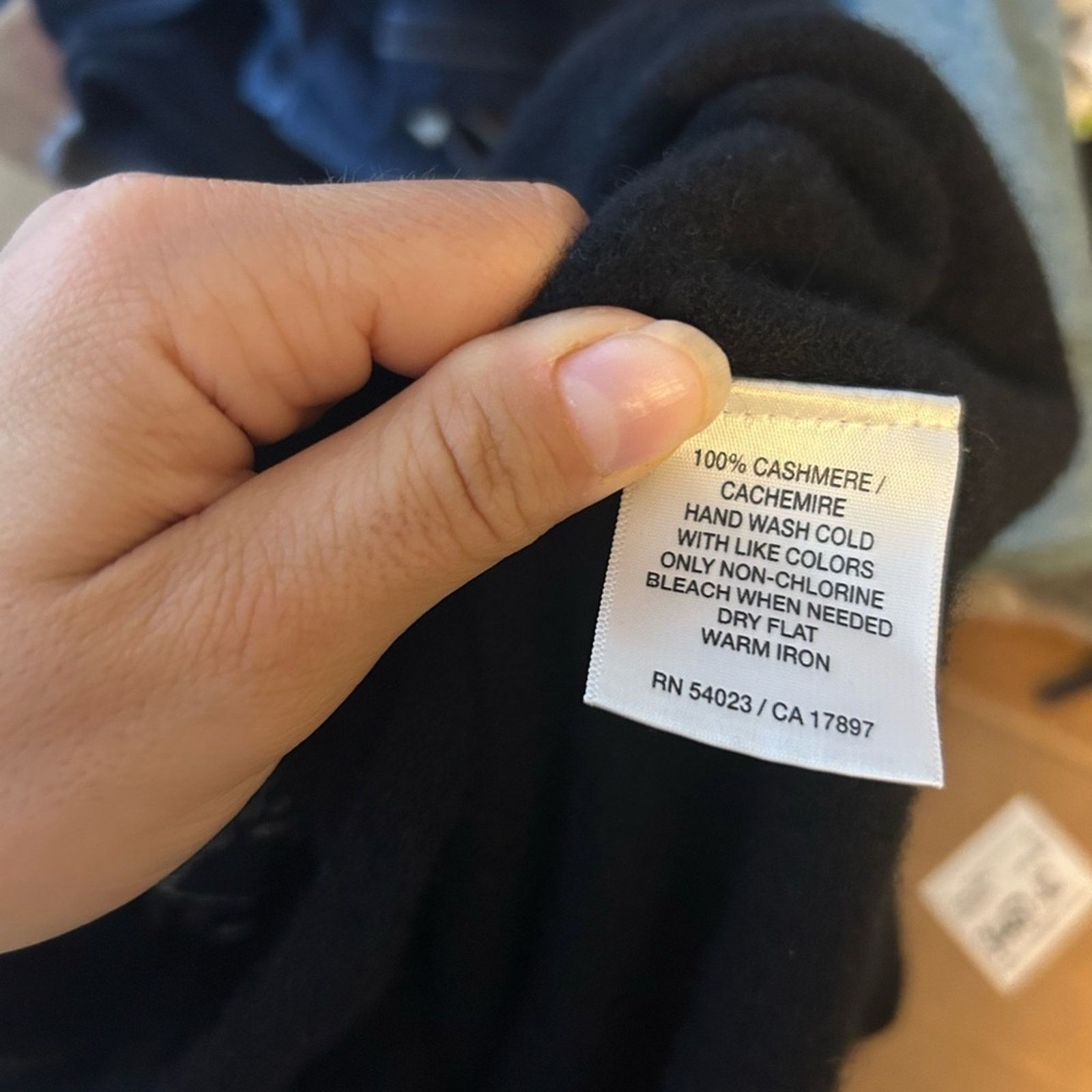 Old Navy Old Navy Vintage Black Cashmere Turtleneck Sweater Size S / US 4 / IT 40 - 5 Thumbnail