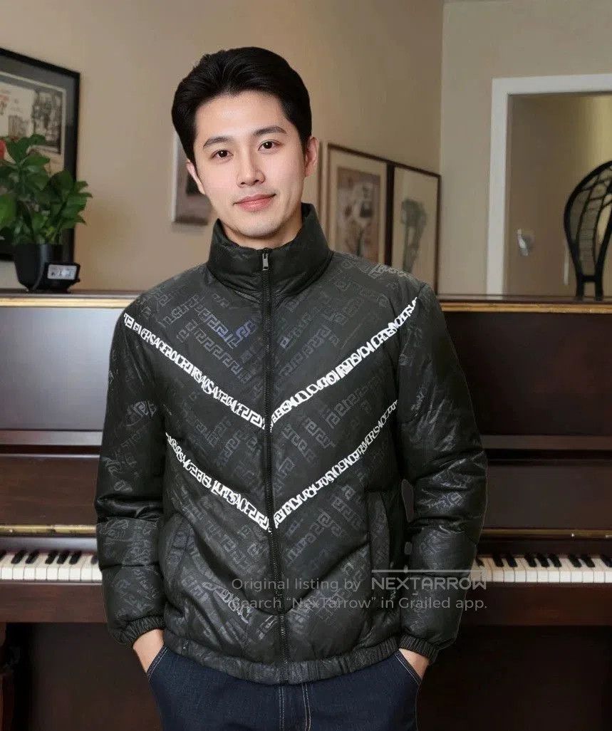 Versace VERSACE Medusa Print Detachable Sleeve Down Jacket. Size US XL / EU 56 / 4 - 8 Thumbnail