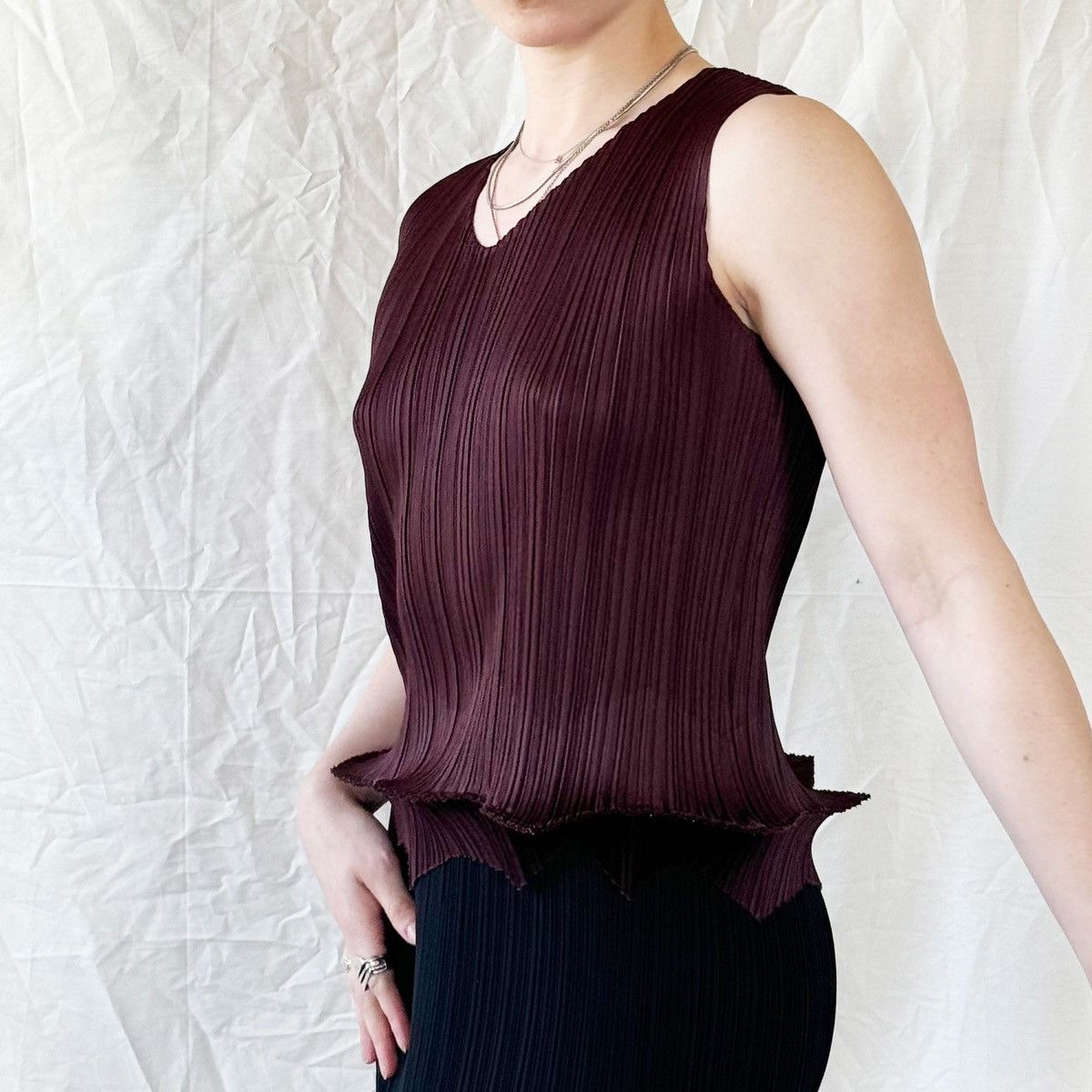 Issey Miyake × Pleats Please Issey Miyake Pleats Please Brown V-Neck Tank w/ Zigzag Hem Size M / US 6-8 / IT 42-44 - 5 Thumbnail