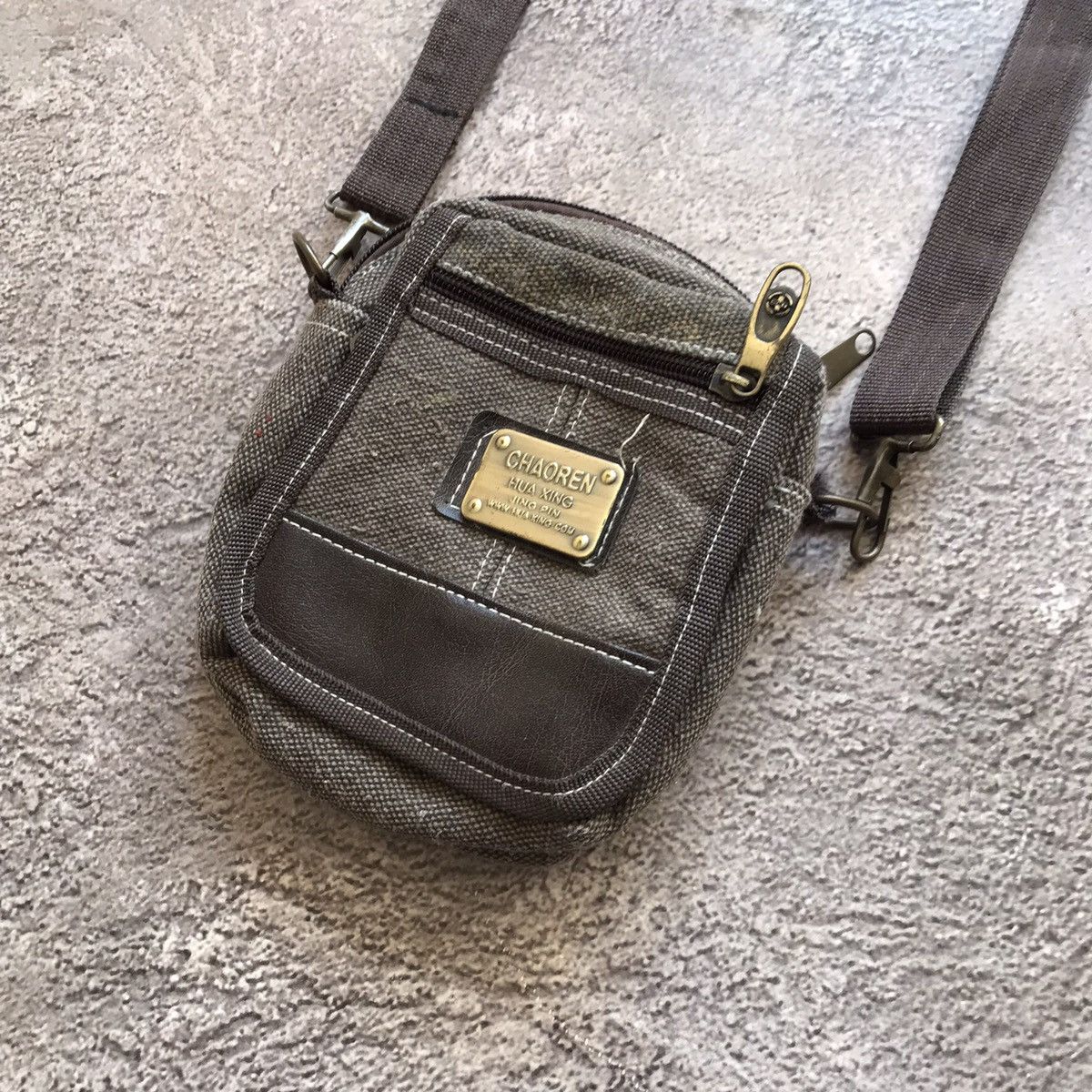 Vintage Vintage Y2K Japanese Crossbody Bag Techwear Streetwear OS Size ONE SIZE - 2 Thumbnail