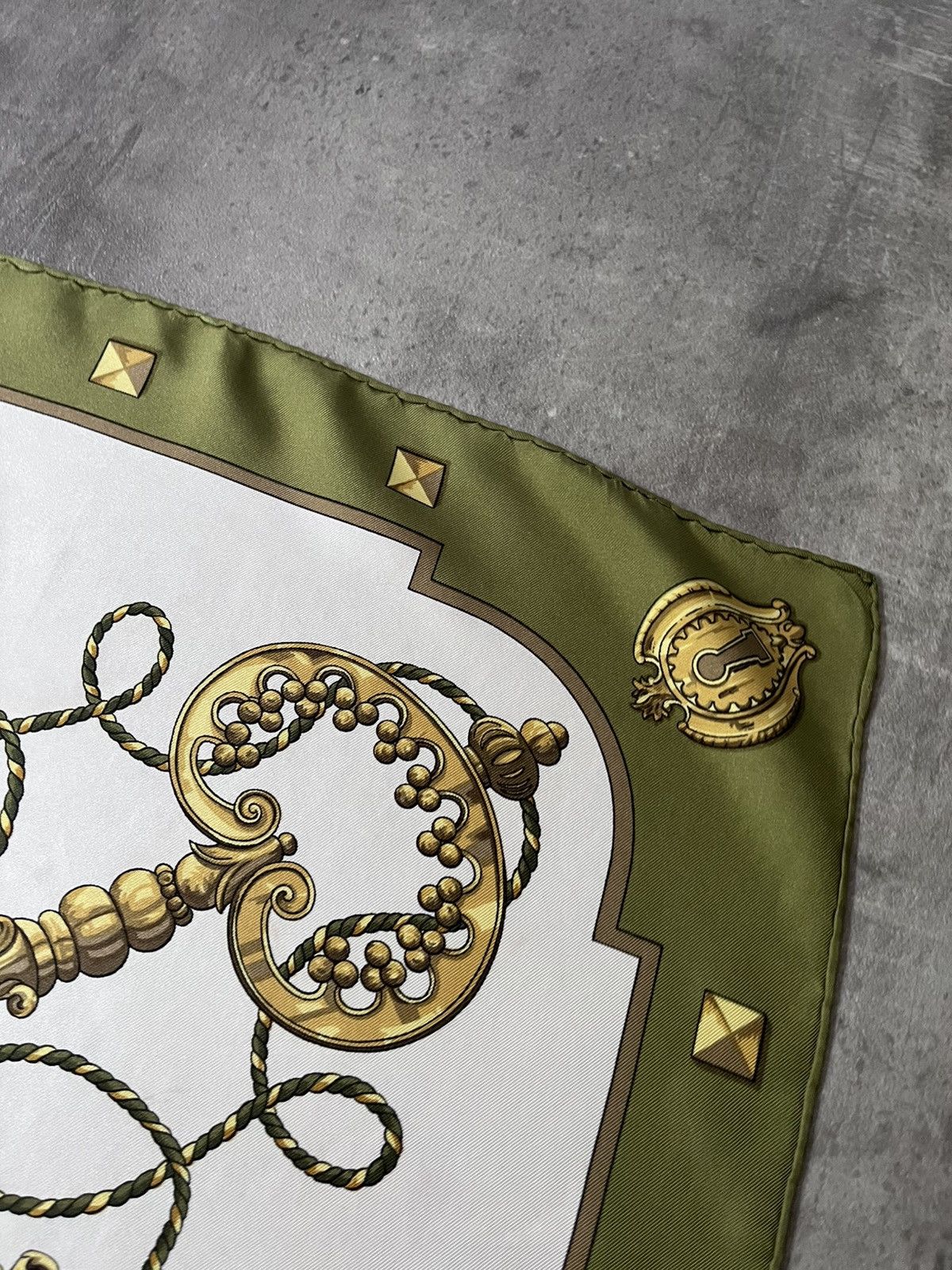 Hermes Hermes ''Les Cles'' silk scarf green Size ONE SIZE - 14 Thumbnail