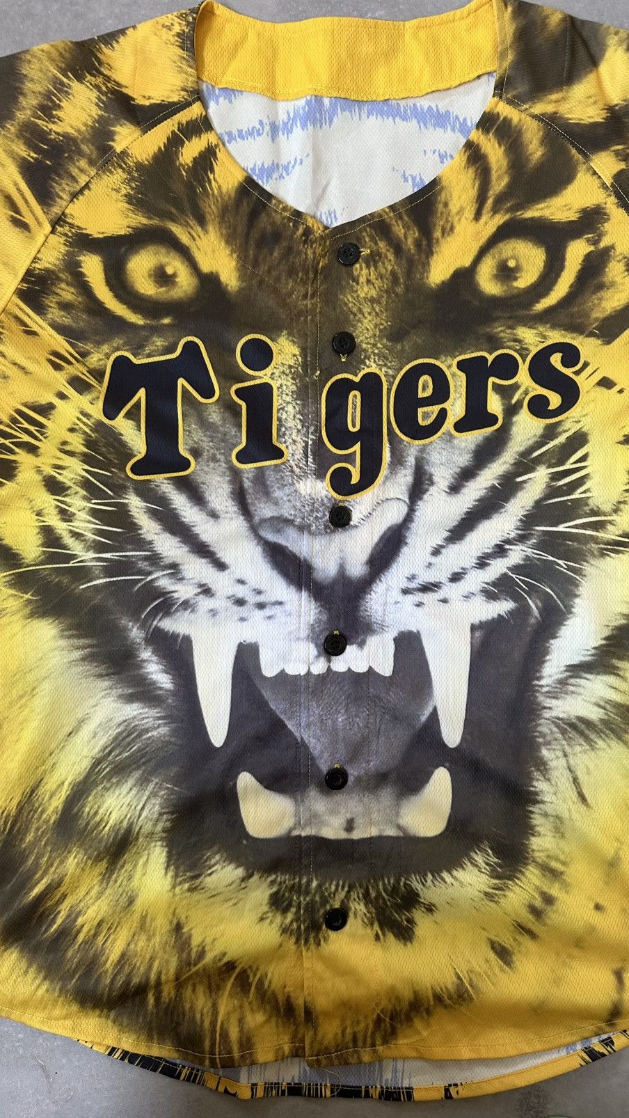 Japanese Brand VINTAGE HANSHIN TIGERS BASEBALL JERSEY Size US M / EU 48-50 / 2 - 2 Thumbnail