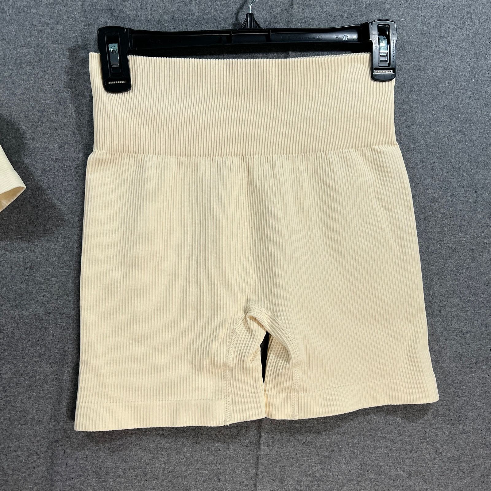 Other Workout 3 PC Sport Bra, CropTop and Bottom Cream Size M / US 6-8 / IT 42-44 - 4 Thumbnail