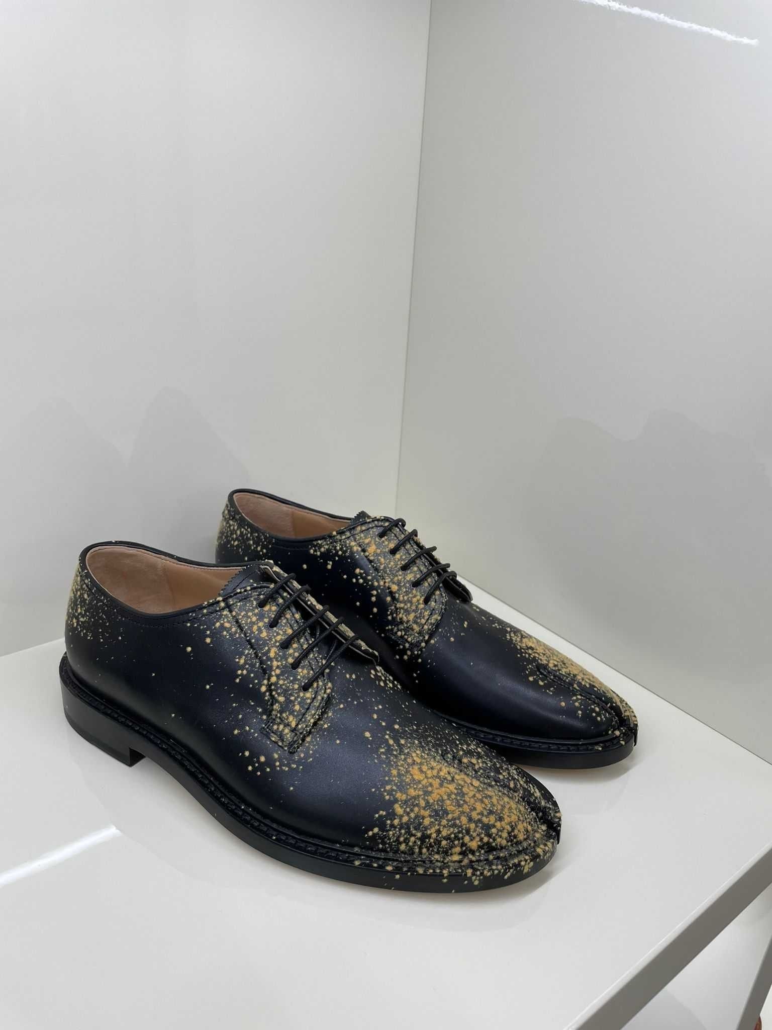 Maison Margiela o1w1db10525 Tabi Sandstorm Lace-up Shoes in Black Size US 10 / EU 43 - 1 Thumbnail
