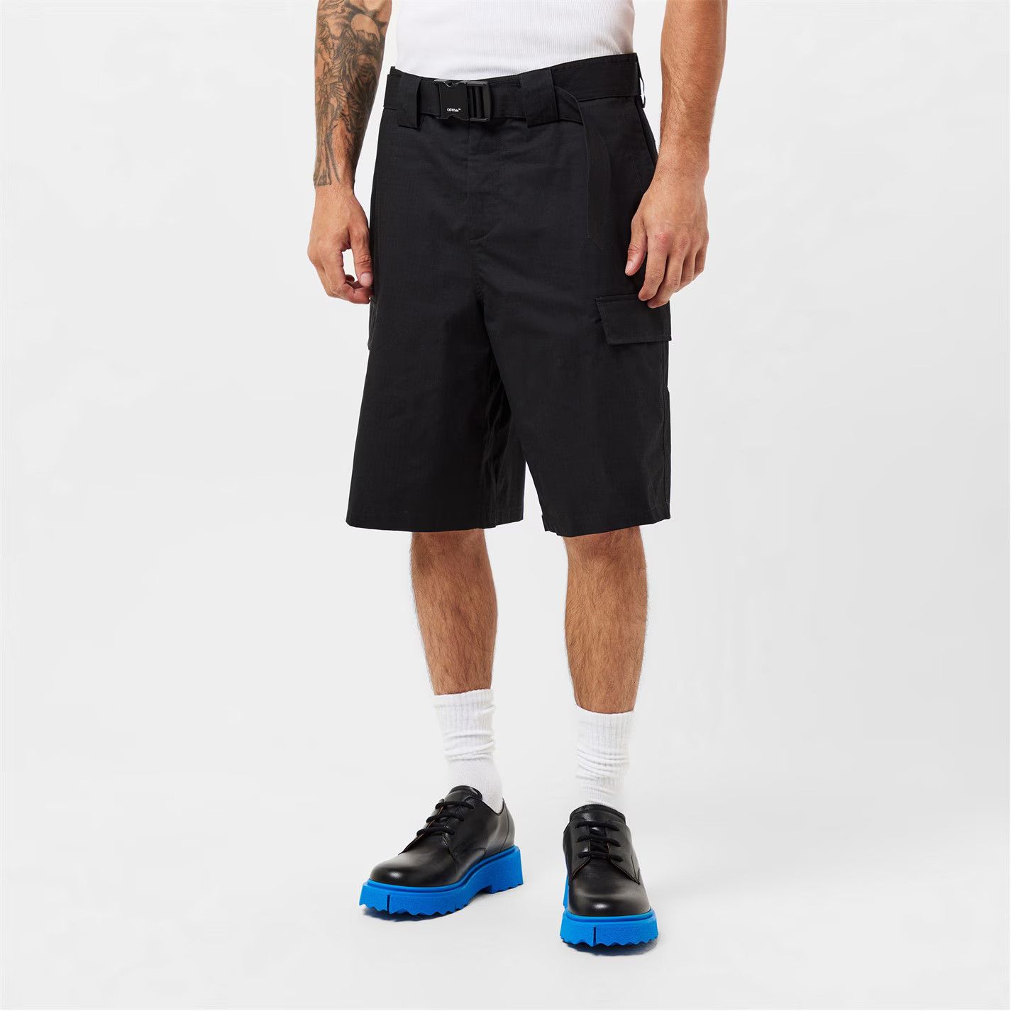 Off-White o1g2r1mq0326 Relaxed Fit Cargo Shorts in Black Size US 32 / EU 48 - 4 Thumbnail