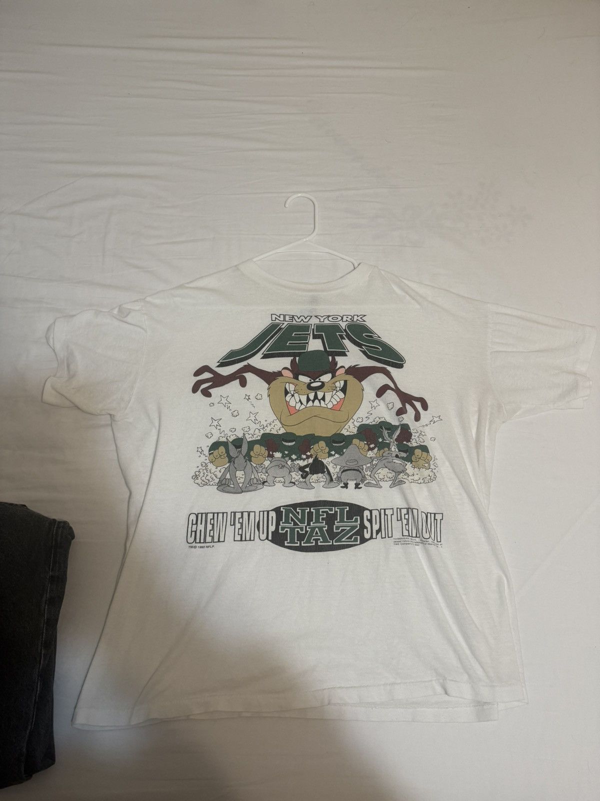 Vintage 1992 New York Jets Taz and Looney Tunes tee Size US L / EU 52-54 / 3 - 1 Thumbnail