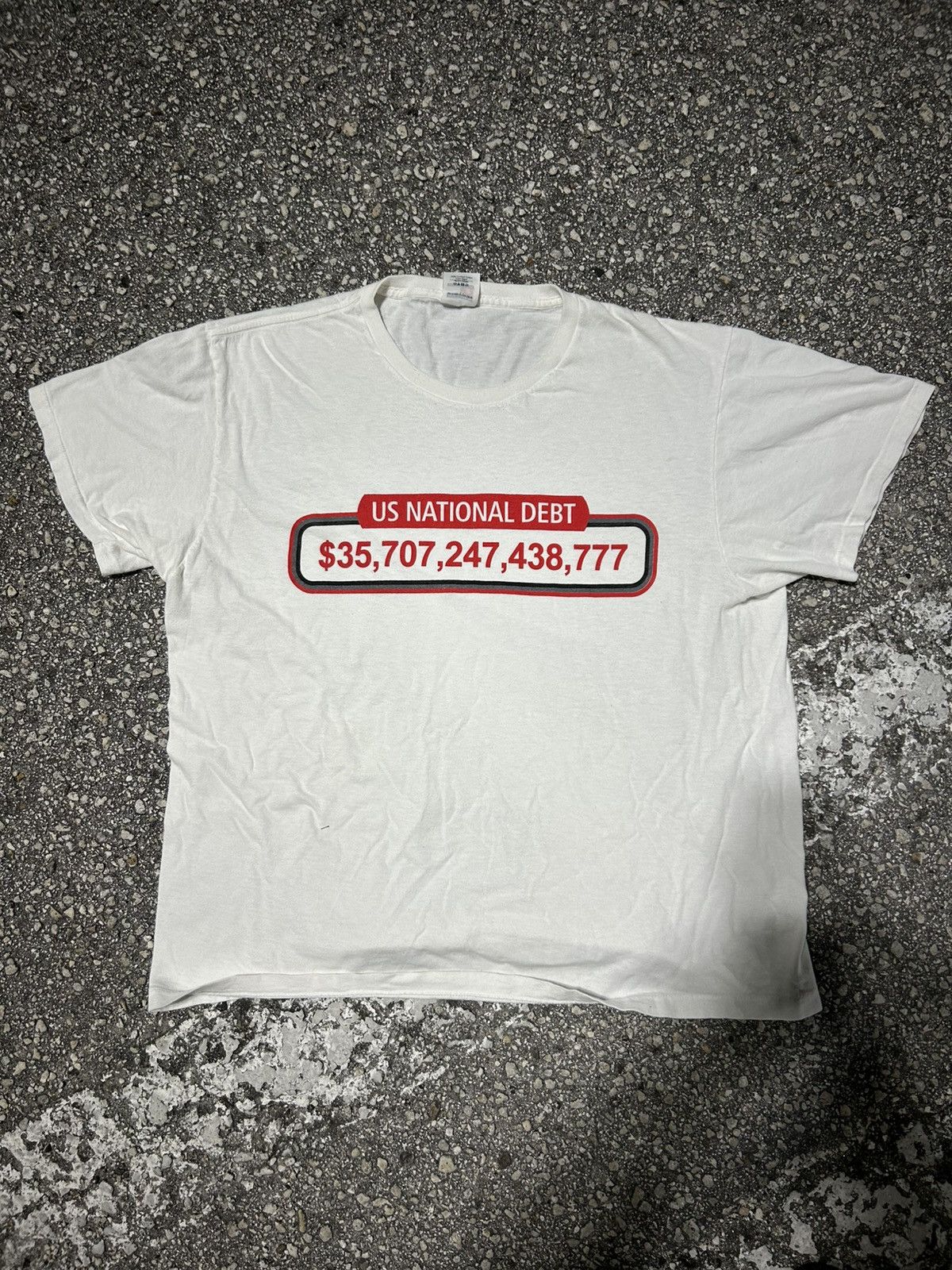 Other 1/1 Your World US Debt Clock Tommy graphic t tee shirt Size US L / EU 52-54 / 3 - 1 Thumbnail