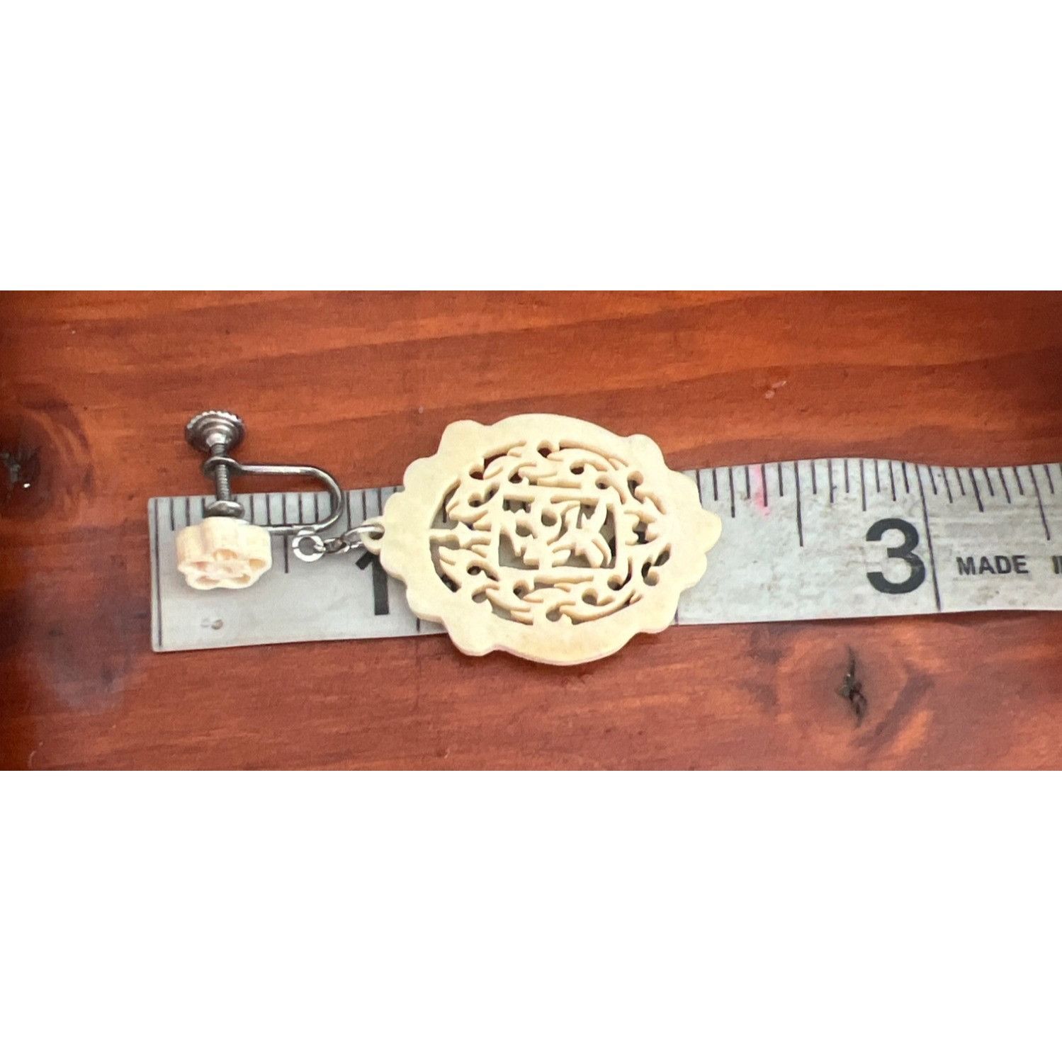 Other Vintage Carved Screw Back Clip On Earrings Filagree Flower 2 Size ONE SIZE - 5 Thumbnail