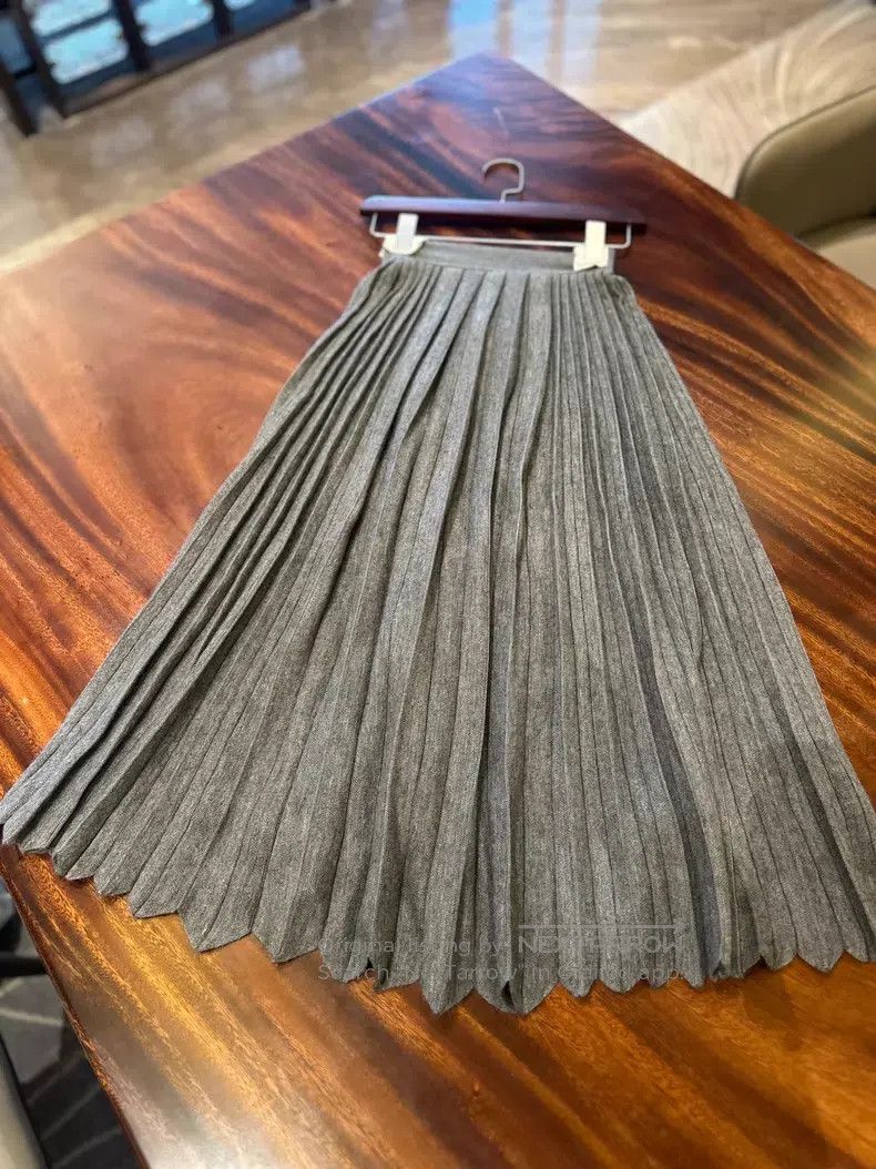 Loro Piana Loro Piana Pleated Skirt Size 25" / US 0 / IT 36 - 3 Thumbnail
