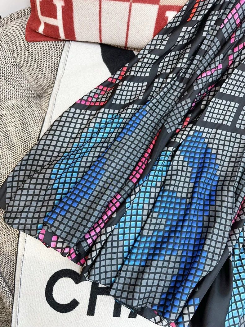 Chanel Chanel Airport Series Mosaic Plaid Maxi Skirt Size 28" / US 6 / IT 42 - 3 Thumbnail