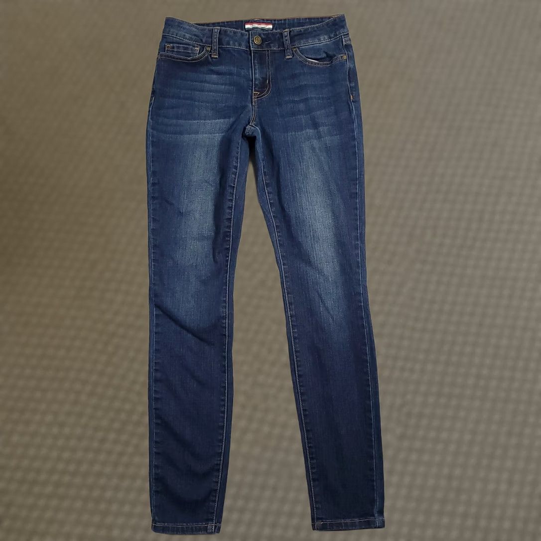 Tommy Hilfiger Tommy Hilfiger Denim Jeans Women's 2R Skinny Low Rise Logo Dark Wash Blue 5-Pocket Classic Slim Fit Mens? (note: final must not add uncertain gender) Size 26" / US 2 / IT 38 - 1 Thumbnail