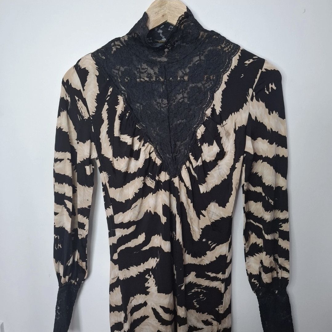 Roberto Cavalli ROBERTO CAVALLI Multicoloured Tiger Print Lace V Neck Dres Size M / US 6-8 / IT 42-44 - 2 Thumbnail