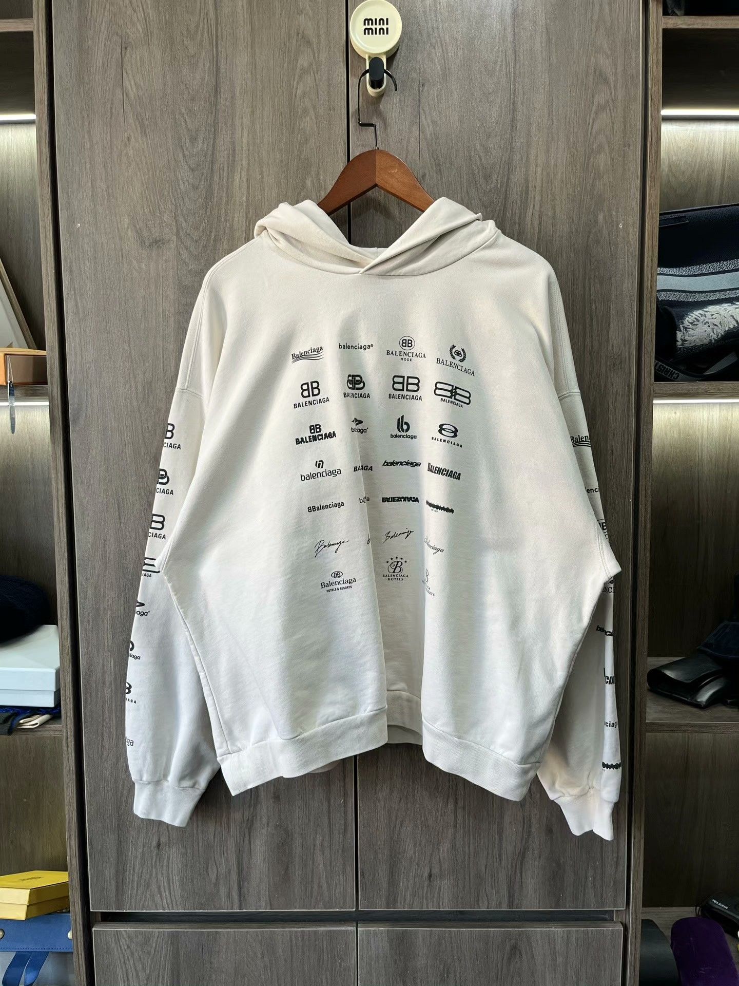 Balenciaga Balenciaga Logo Print Hoodie Size US S / EU 44-46 / 1 - 1 Thumbnail