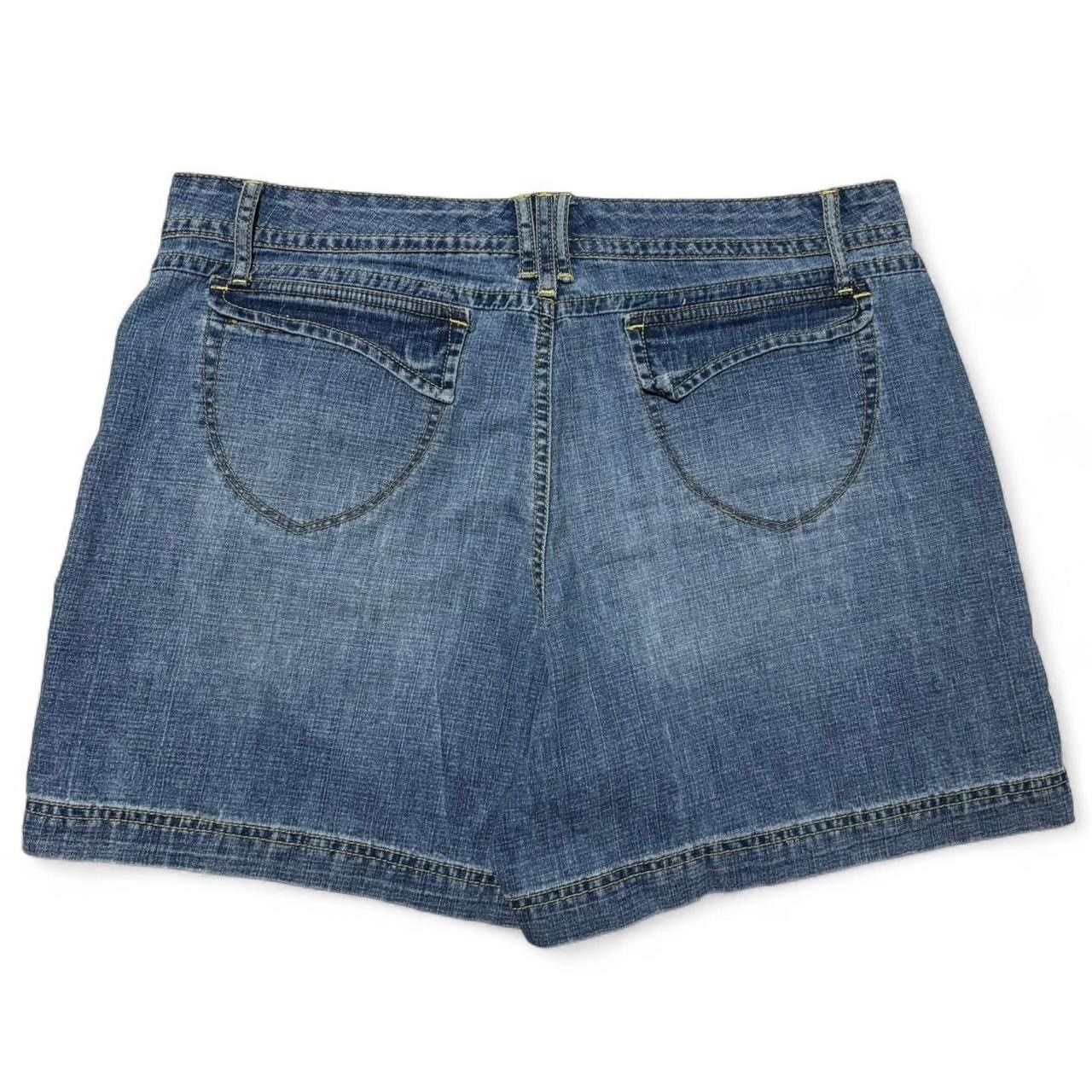 Vintage Vintage Y2K Midwash Blue Denim Jorts Shorts Fits W35 Size US 35 - 5 Thumbnail