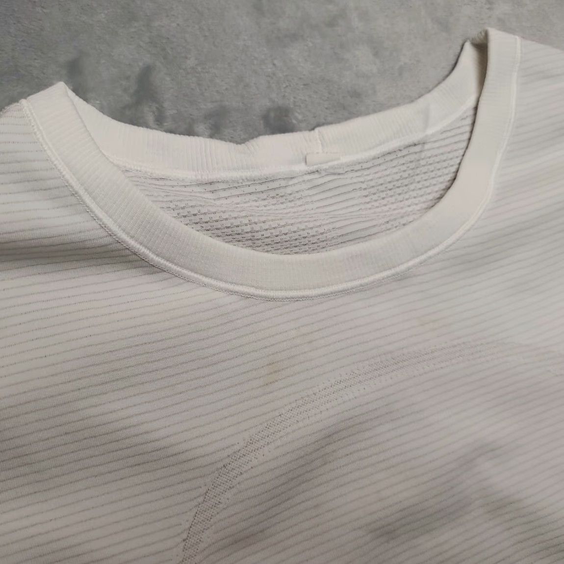 Lululemon VINTAGE Lululemon Shirt Womens Small White Striped Ribbed Trim Performance 4 way Stretch Size S / US 4 / IT 40 - 4 Thumbnail