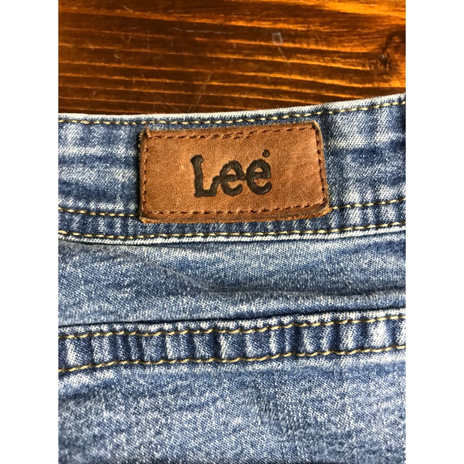 Lee Lee Jeans Women's Capri Jeans 12M Blue Denim Cuffed Pockets Capri Regular 20in Inseam Mid Rise Size 24" / US 00 / IT 34 - 3 Thumbnail