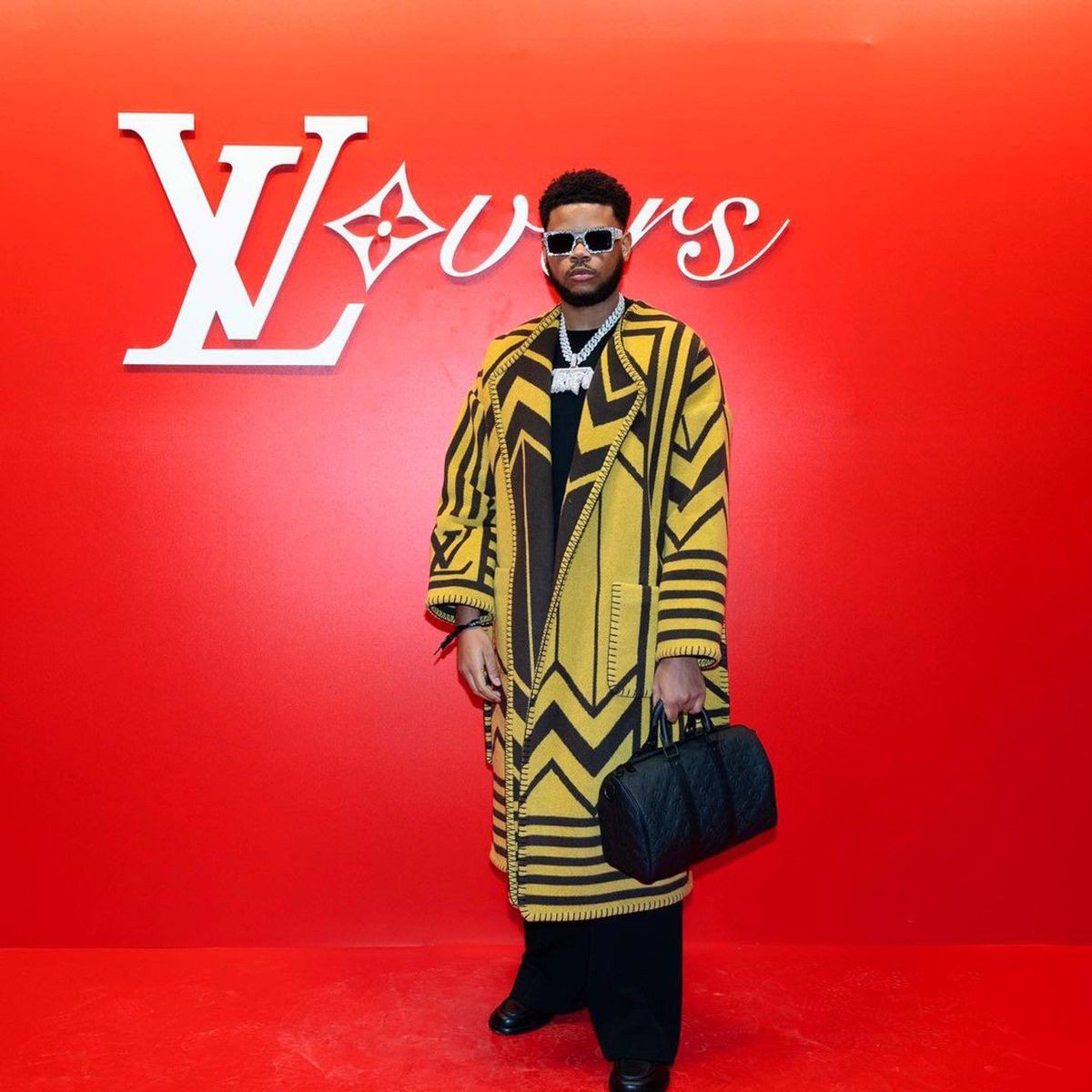 Louis Vuitton PHARREL WILLIAMS WOOL CASHMERE BLANKET COAT N- 1AFJXL (RARE) Size US XL / EU 56 / 4 - 4 Thumbnail