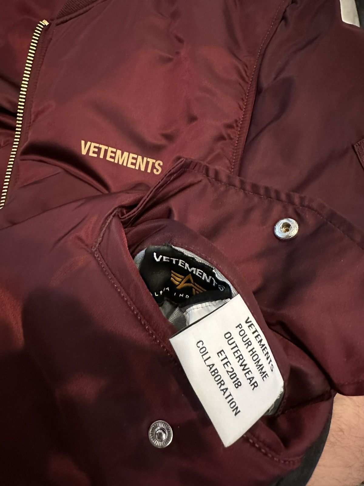 Vetements VETEMENTS Emoji Cropped Bomber Reversible Size US S / EU 44-46 / 1 - 18 Thumbnail