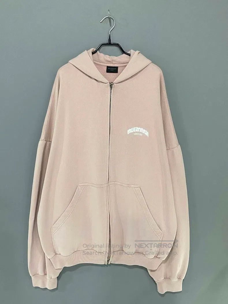 Balenciaga Balenciaga Reversed Upside Down Letter Embroidered Pink Zi Size US M / EU 48-50 / 2 - 1 Thumbnail