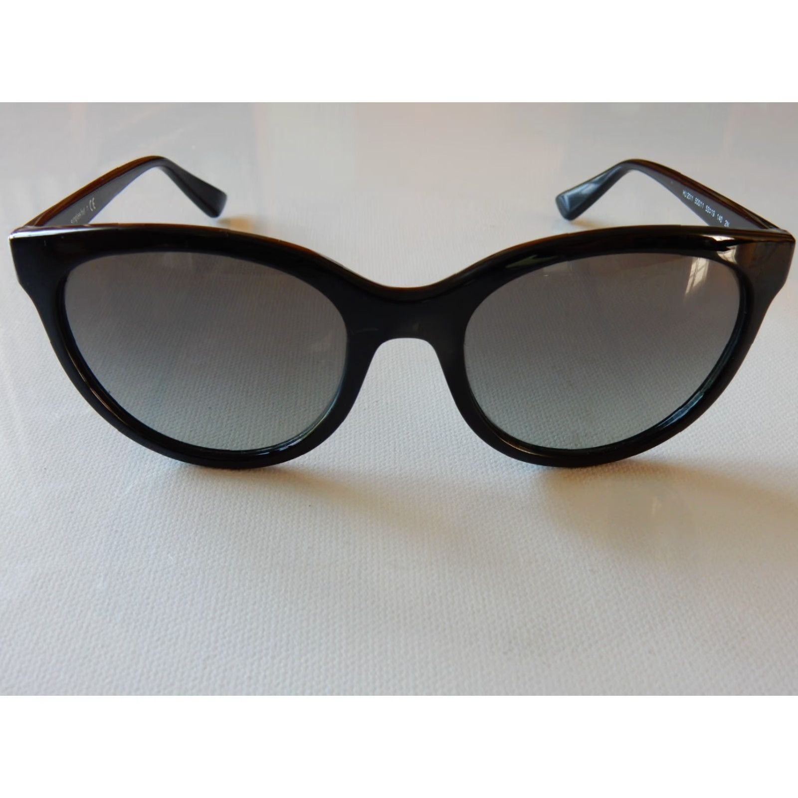 Vintage VINTAGE Sunglasses Hut Women's Sunglasses Black Small Scratches 2011 Size ONE SIZE - 2 Thumbnail