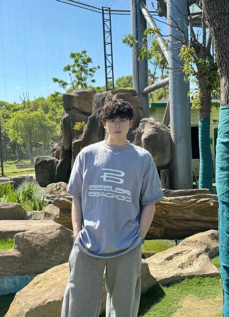 Balenciaga Balenciaga Letter printed grey short sleeves Size US L / EU 52-54 / 3 - 8 Thumbnail
