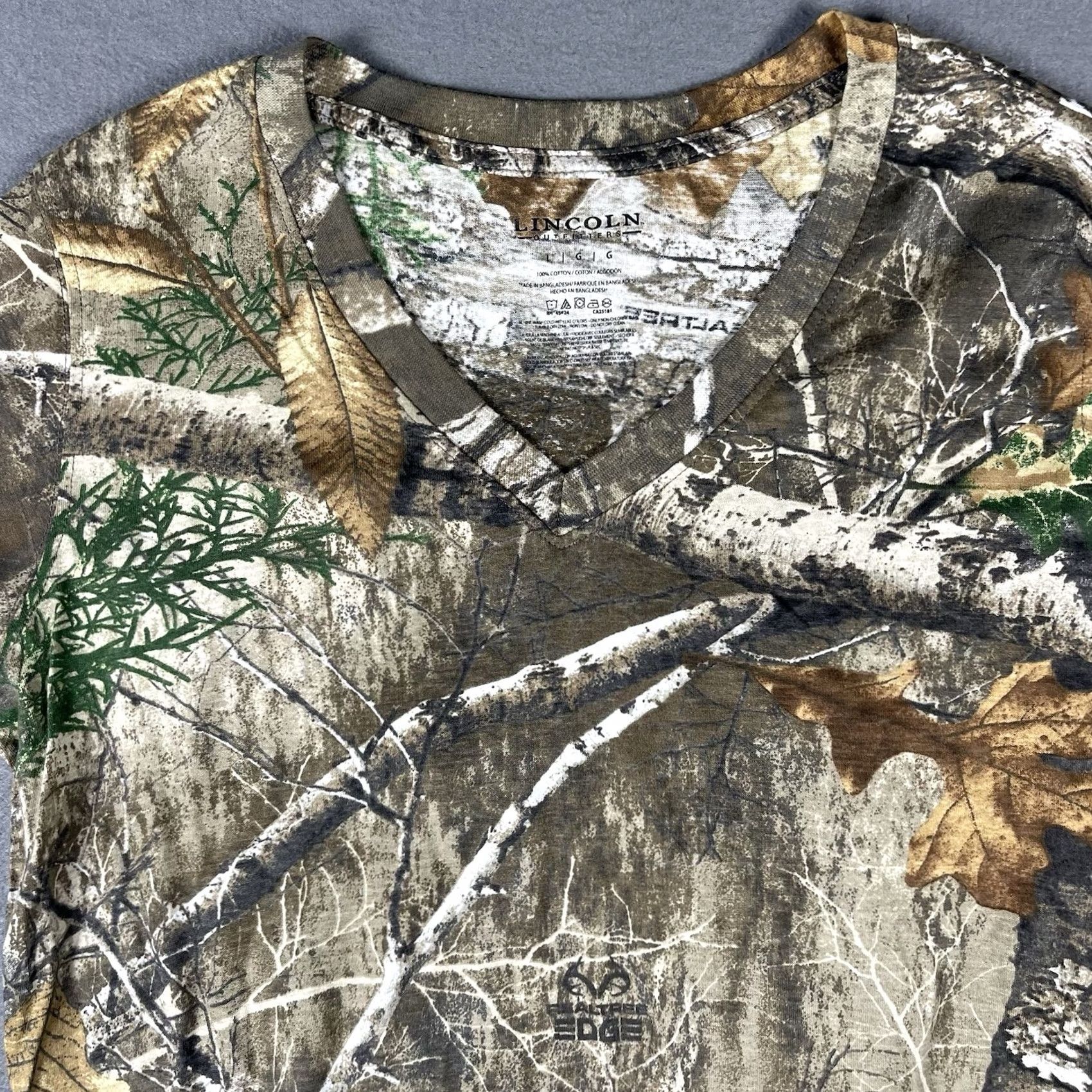 Realtree VINTAGE Lincoln Outfitters Realtree Camouflage V-Neck T-Shirt Womens Large Camouflage NWT Size L / US 10 / IT 46 - 2 Thumbnail