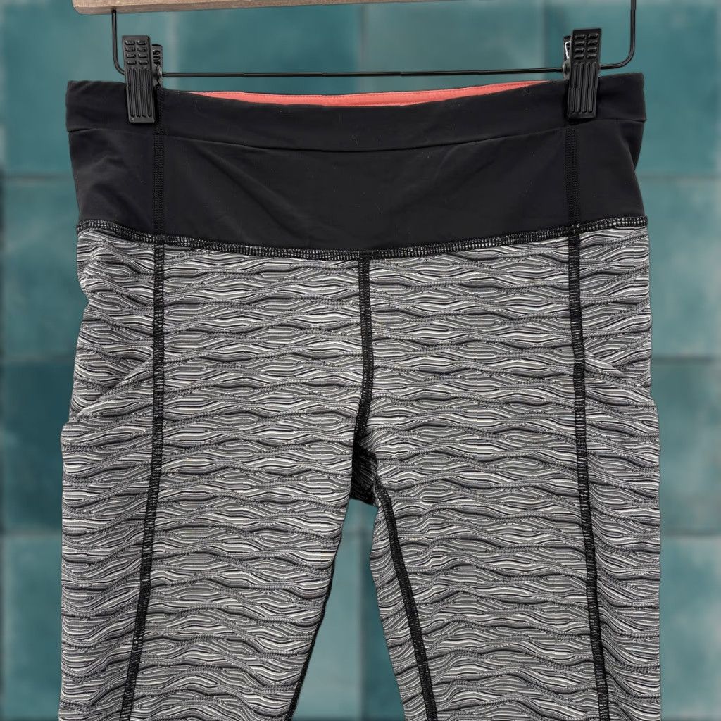 Lululemon Lululemon Pants Womens 6 Gray Wave Crop Leggings Pockets Athletic Yoga Gym Size 28" / US 6 / IT 42 - 1 Thumbnail