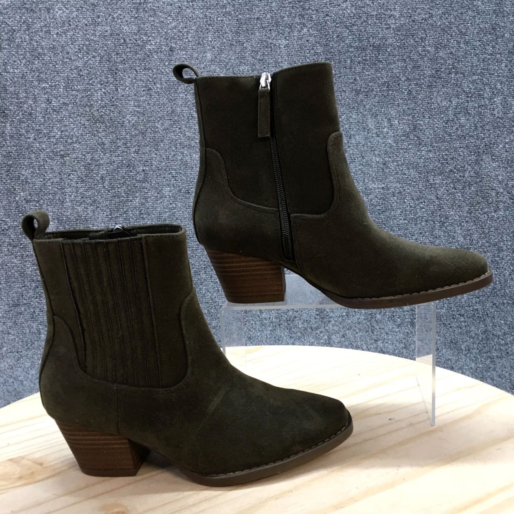 Vintage Universal Thread Solita Chelsea Boots Ankle Booties Green Block Heels 6.5 Womens Size US 7 / IT 37 - 2 Thumbnail