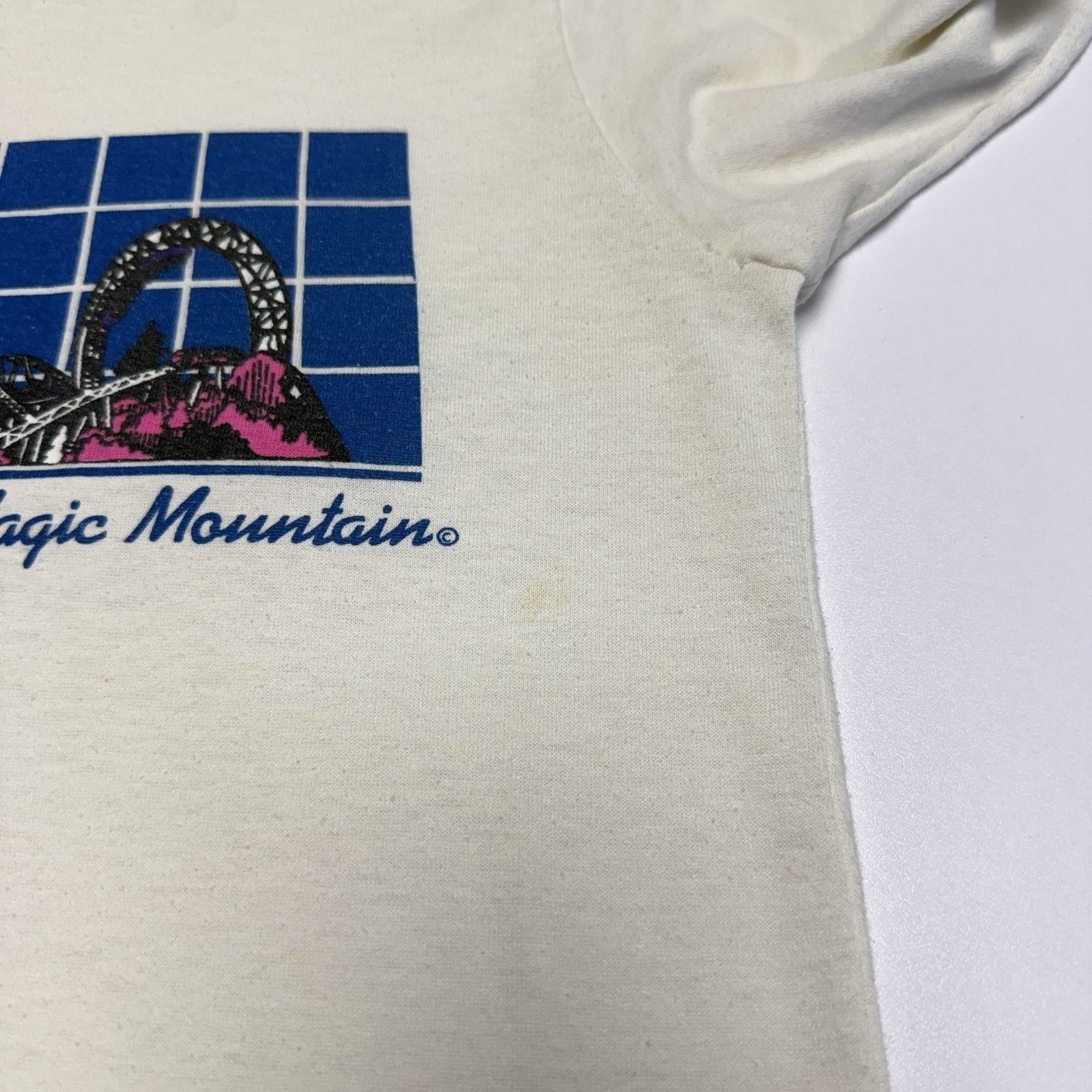 Vintage Vintage 80s Six Flags Magic Mountain T Shirt Hood Long Sleev Size US S / EU 44-46 / 1 - 6 Thumbnail