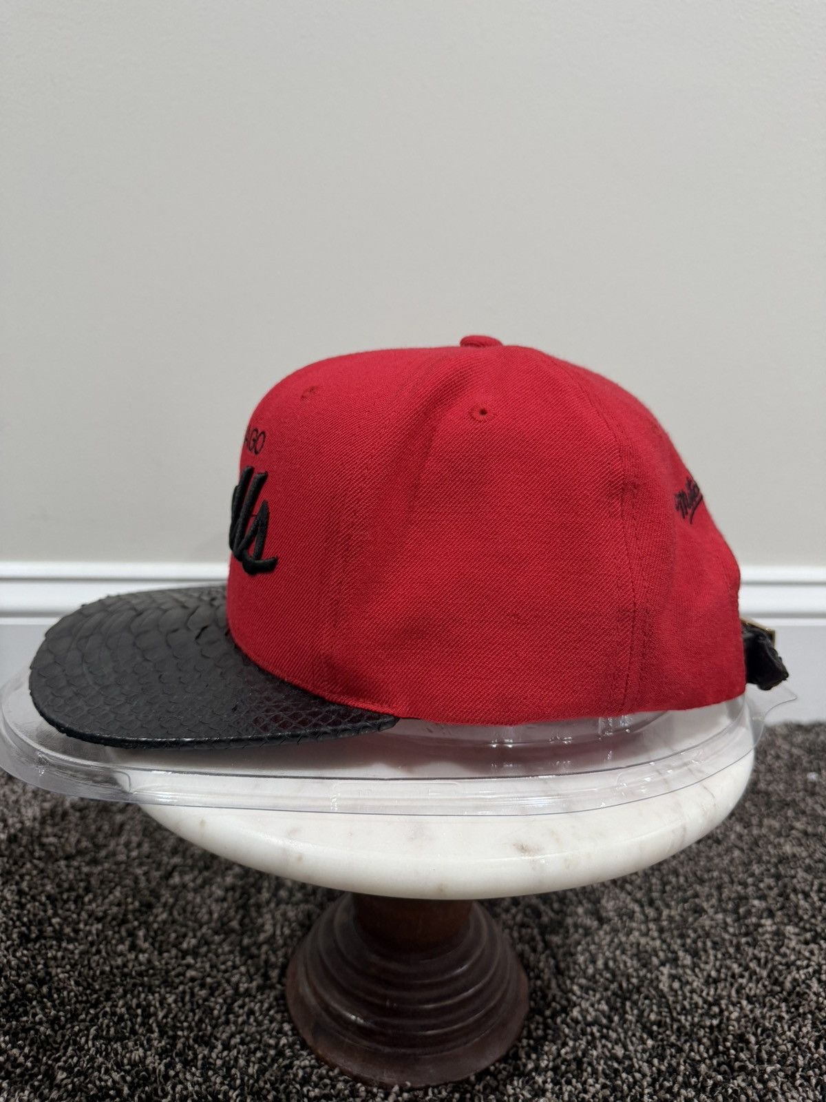 Just Don × Mitchell & Ness Just Don x Mitchell & Ness NBA Chicago Bulls Red Python Hat Size ONE SIZE - 5 Thumbnail