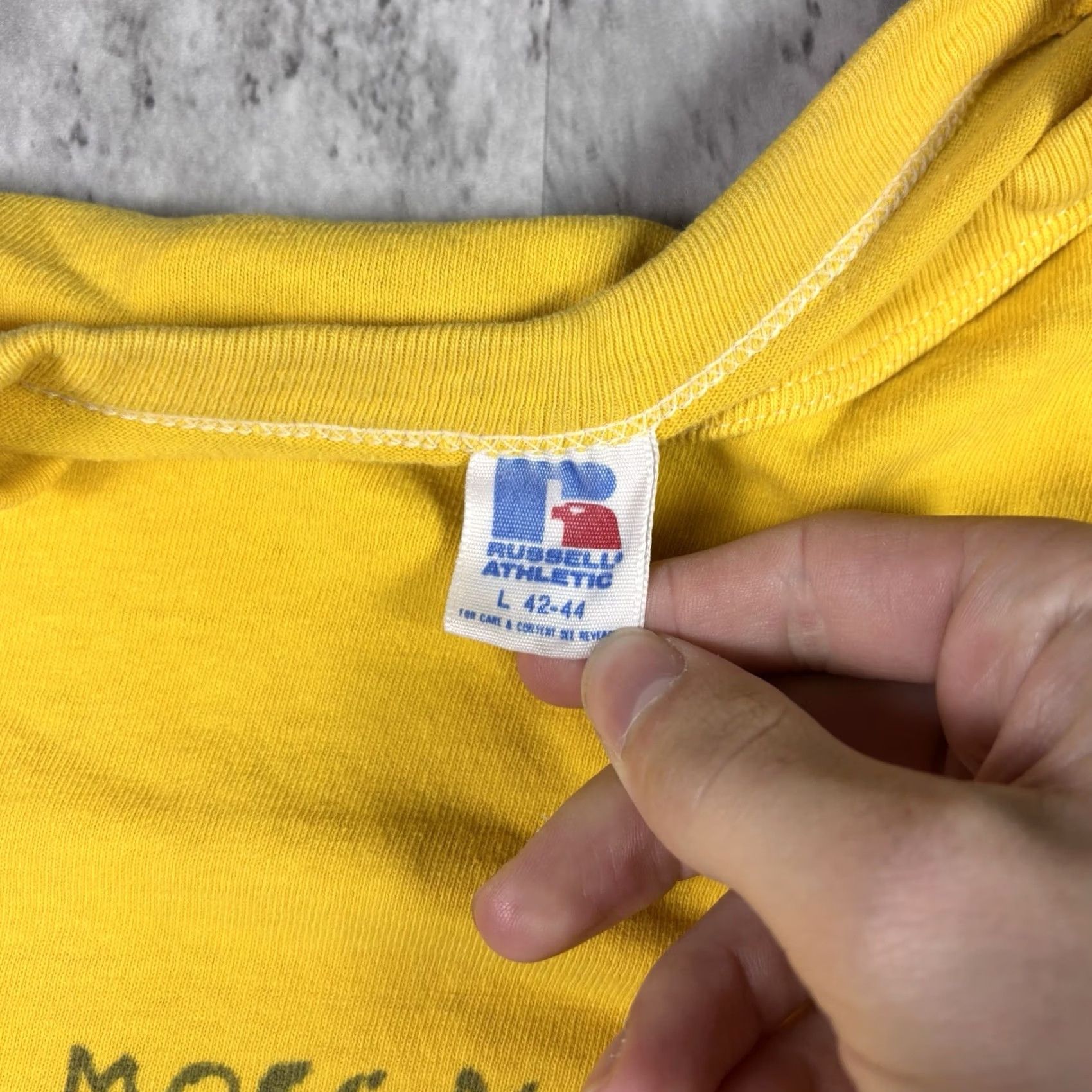 Russell Athletic VINTAGE Russell Athletic Gym T Shirt Yellow 80s Adult L Short Sleeve Crew Neck Cotton Solid Mens Size US L / EU 52-54 / 3 - 5 Thumbnail