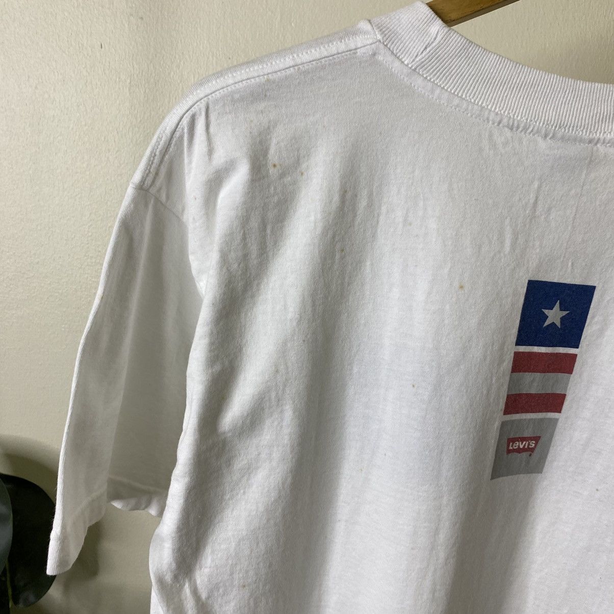 Levi's Vintage 1990s Levis USA Star T Shirt Size US L / EU 52-54 / 3 - 9 Thumbnail