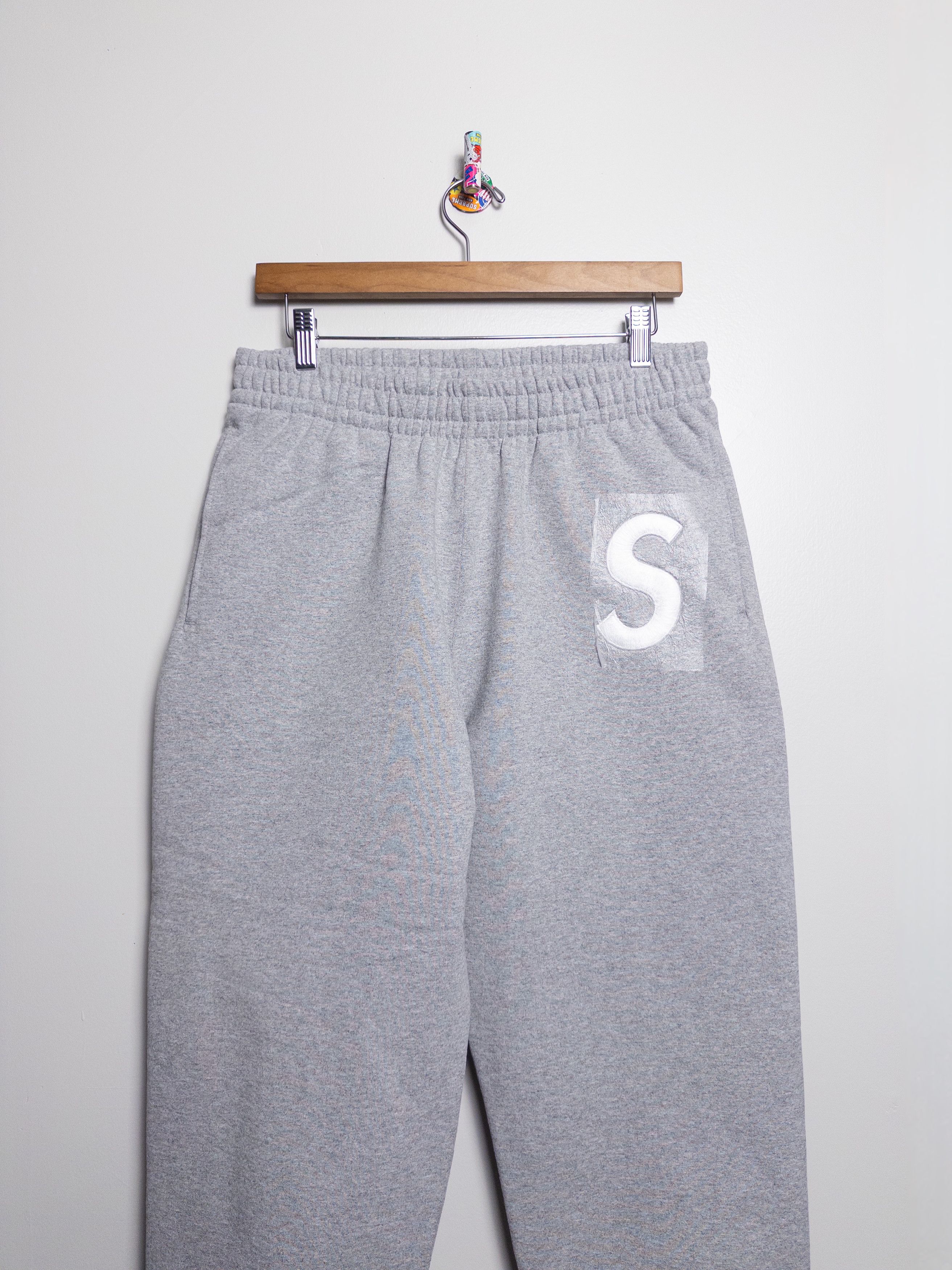 Supreme S LOGO SWEATPANTS SMALL Size US 30 / EU 46 - 3 Thumbnail