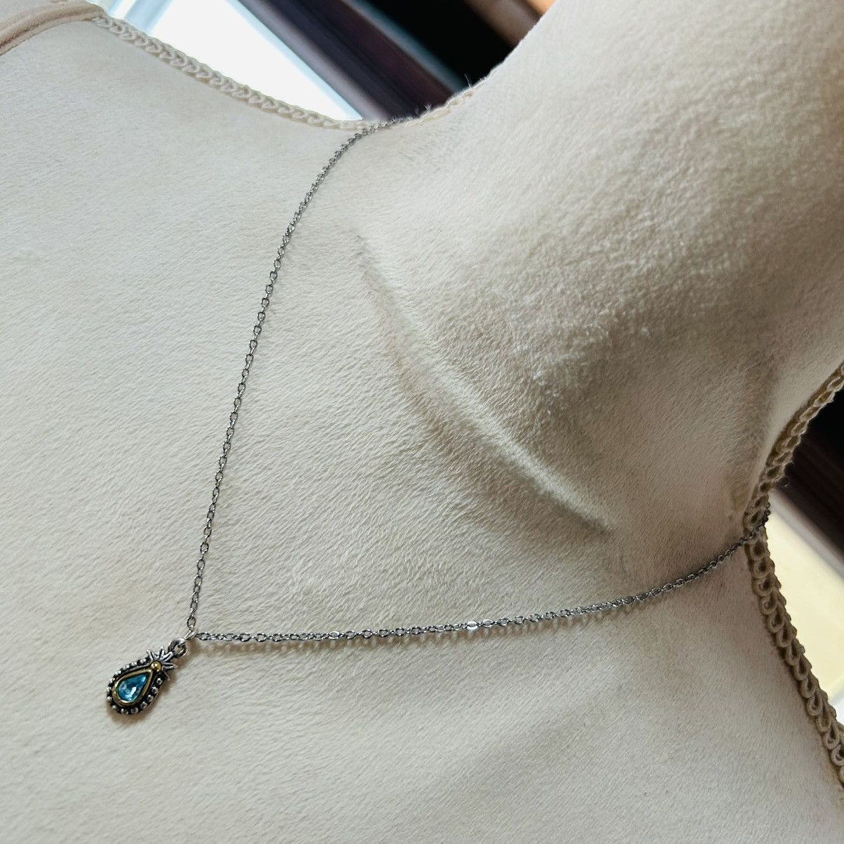 Vintage Vintage blue tear drop glass crystal pendant necklace Size ONE SIZE - 2 Thumbnail