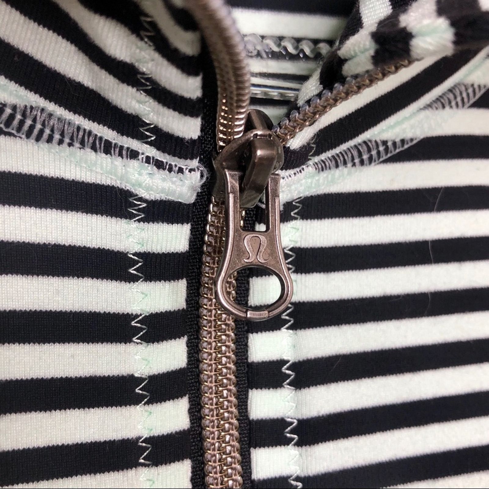 Lululemon Lululemon Daily Yoga Jacket Green Striped Zip Up Jacket 2 Size XS / US 0-2 / IT 36-38 - 6 Thumbnail