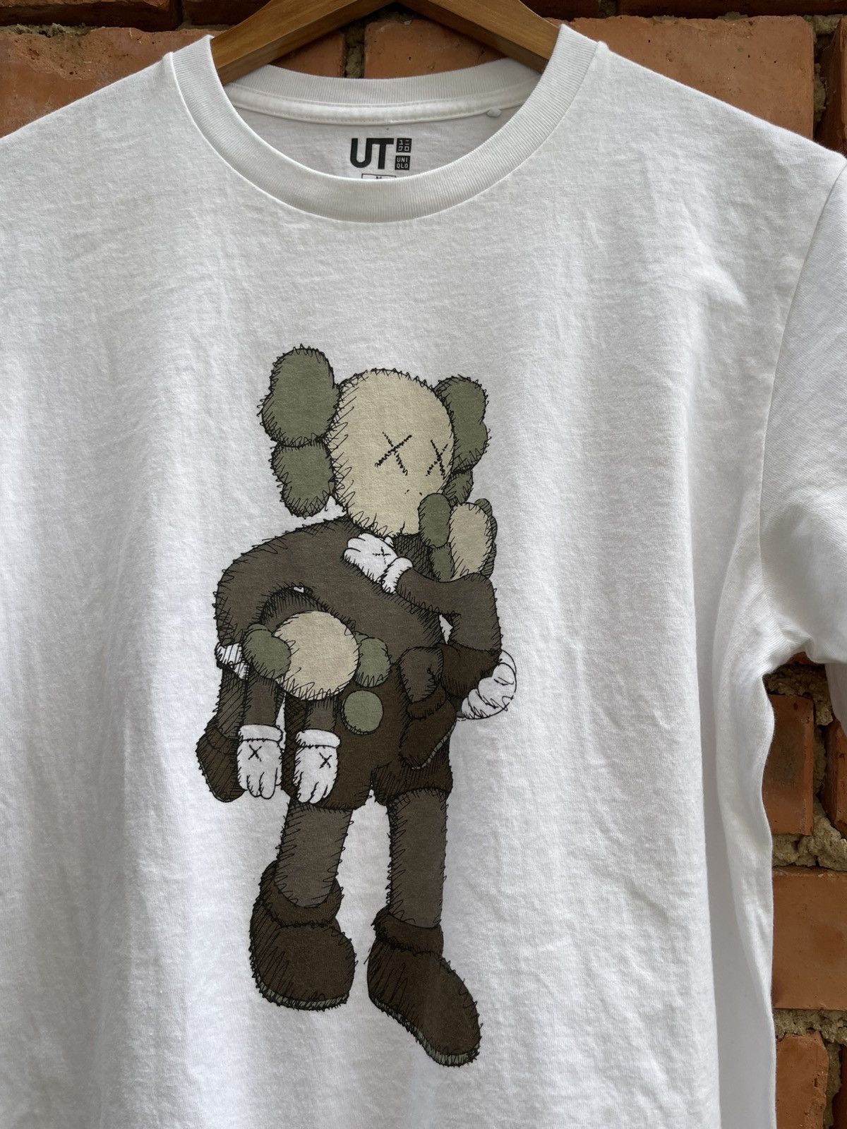 Kaws × Uniqlo Kaws x Uniqlo Japanese Brand Tshirt Size US M / EU 48-50 / 2 - 2 Thumbnail