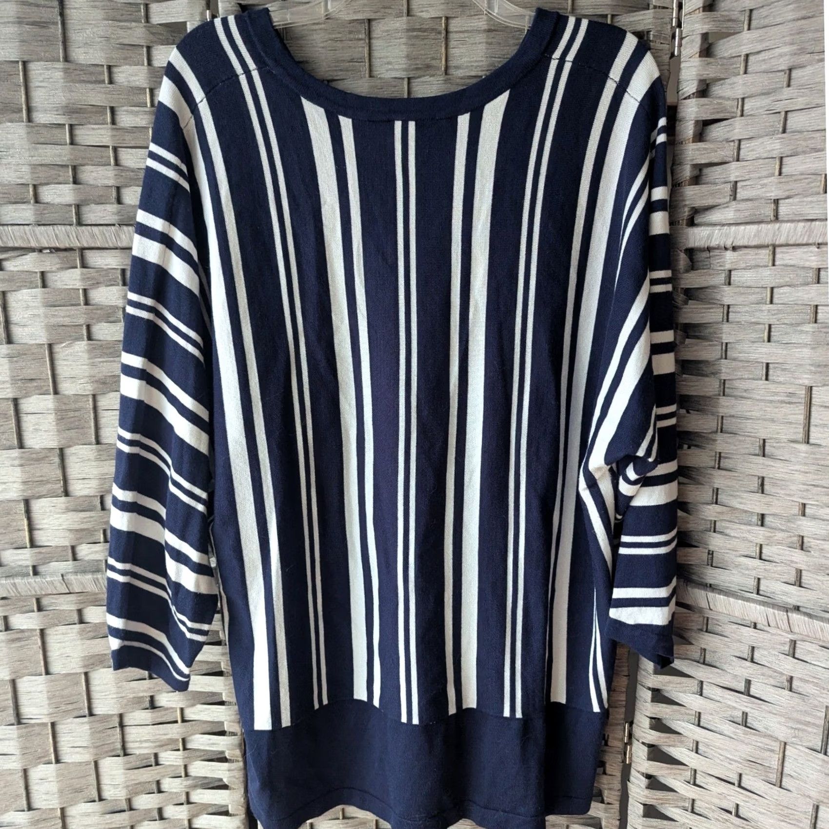 Vintage Lane Bryant Navy Blue White Chevron Striped V-Neck Sweater 3/4 Sleeve Sz 22/24 Womens Plus Size Knit Pullover Lightweight All Seasons Casual Workwear Size 3XL / US 20-22 - 4 Thumbnail