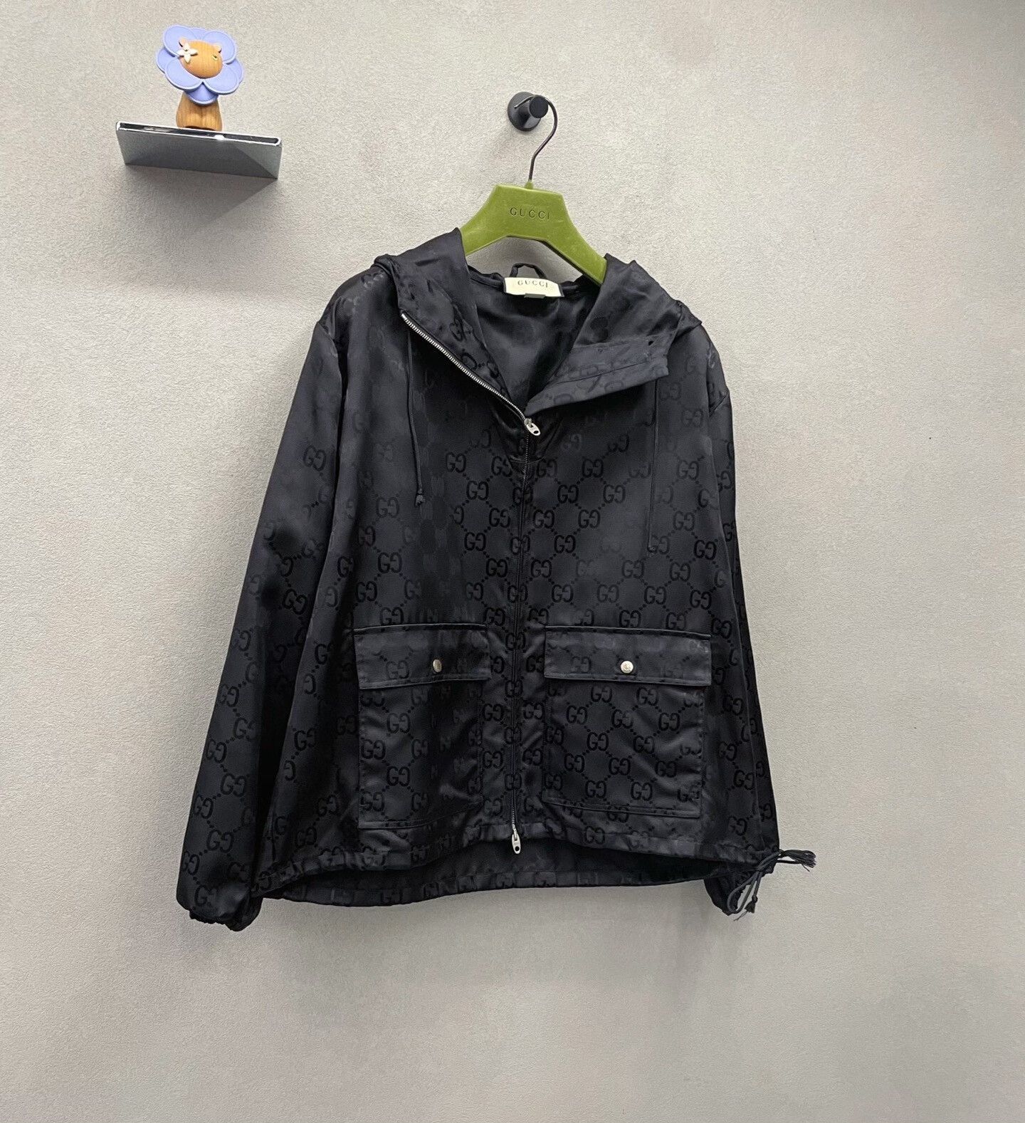 Gucci gucci full logo black coat size 50 Size US M / EU 48-50 / 2 - 3 Thumbnail