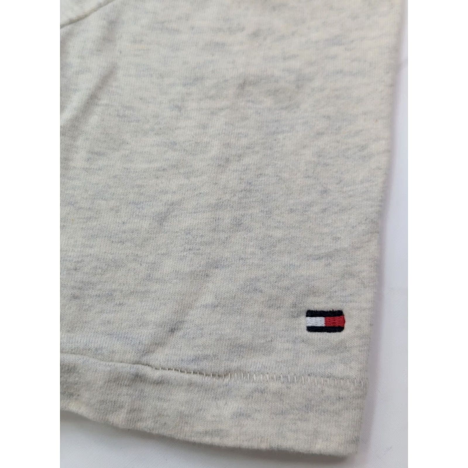 Tommy Hilfiger VINTAGE Tommy Hilfiger Shirt Men Small Gray Black Surf Embroidered Tee Size US S / EU 44-46 / 1 - 7 Thumbnail