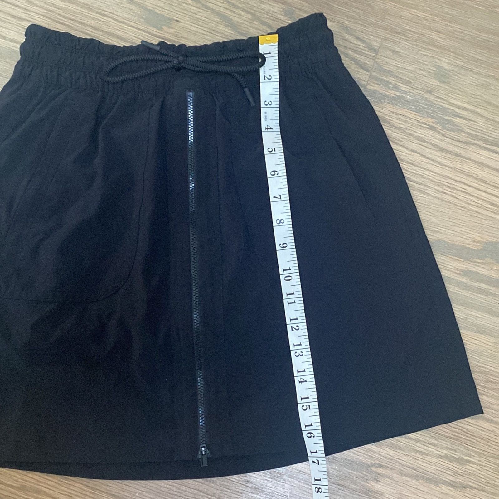 Old Navy Athleta Expedition Zip Front Black Skort Size 27" / US 4 / IT 40 - 5 Thumbnail