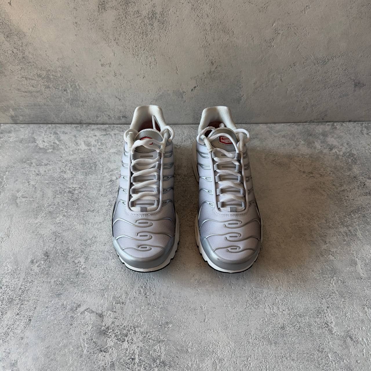 Nike Air Max Plus 'Metallic Silver University Red' HM9654-001 Size US 7 / IT 37 - 6 Thumbnail
