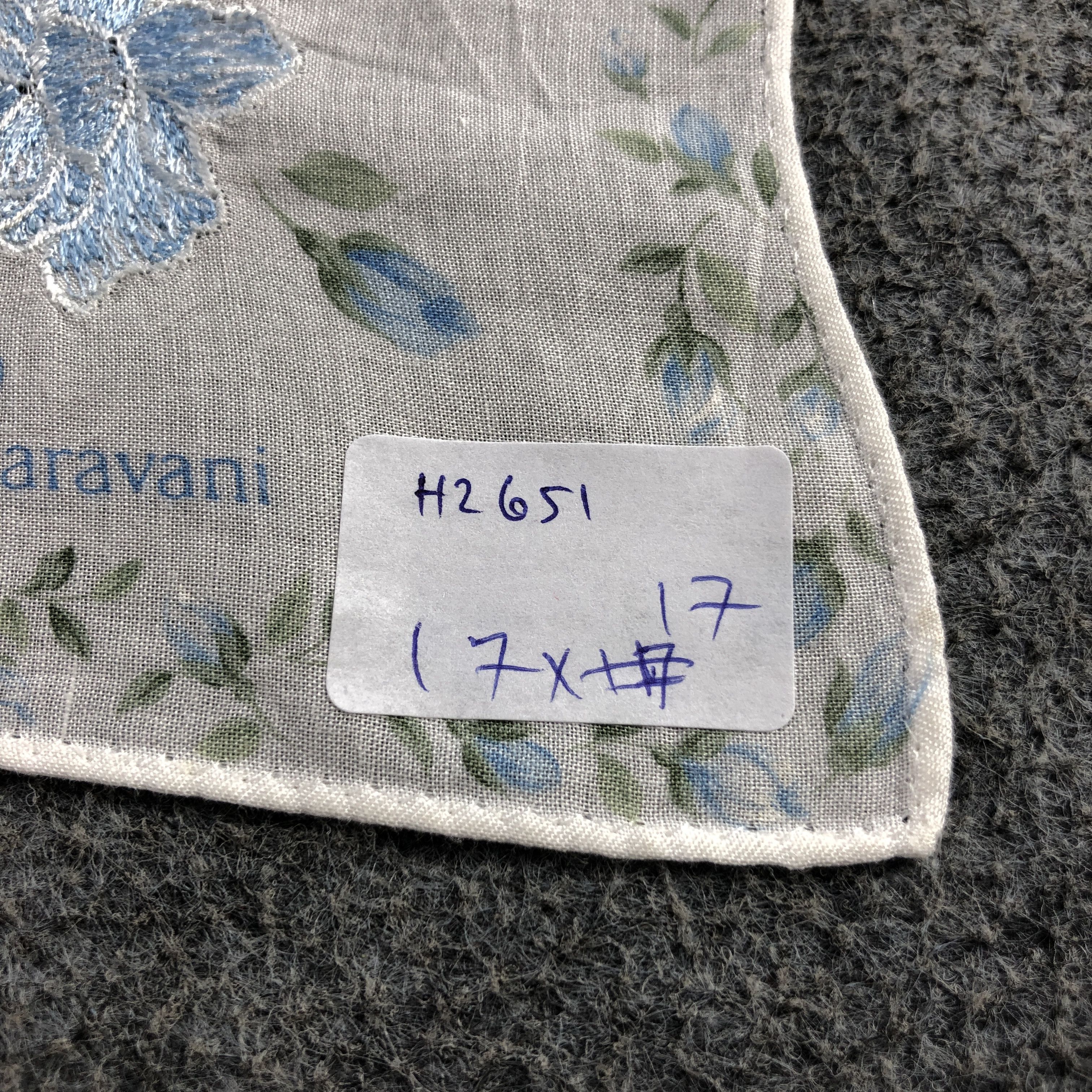 Vintage ValenTINO GarAVANI Handkerchief Neckerchief Bandana H2651 Size ONE SIZE - 6 Thumbnail