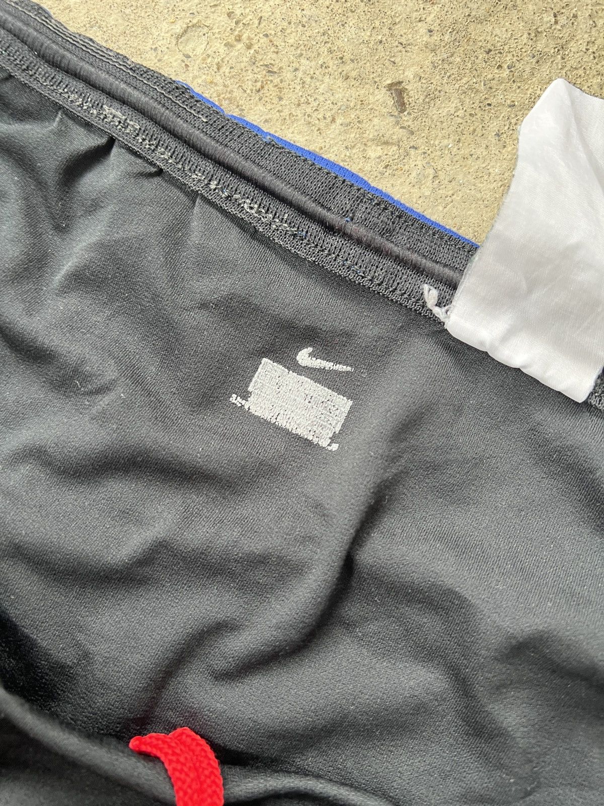 Nike Vintage Nike FC Basel Football Shorts Size US 36 / EU 52 - 3 Thumbnail