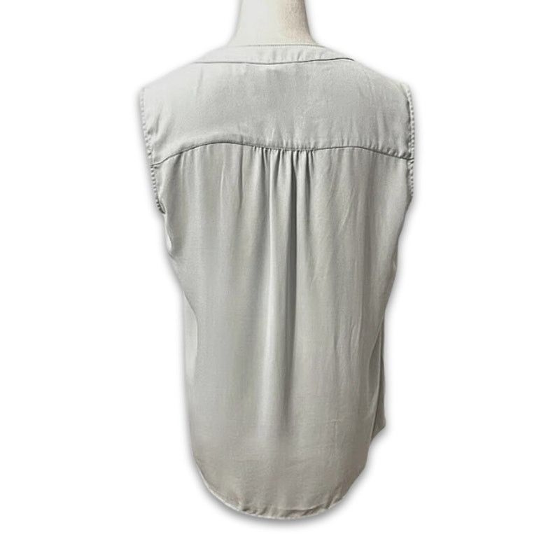 Bcbgmaxazria BCBGMAXAZRIA Blouse Sleeveless Button Up Pleated Gray S Size S / US 4 / IT 40 - 4 Thumbnail