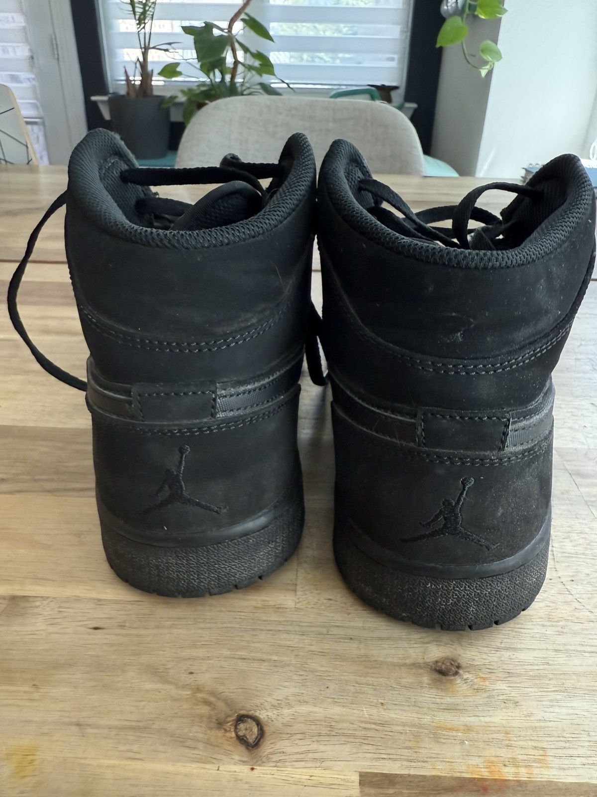 Jordan Brand × Nike Monochrome all black Jordan 1 Size US 12 / EU 45 - 2 Thumbnail