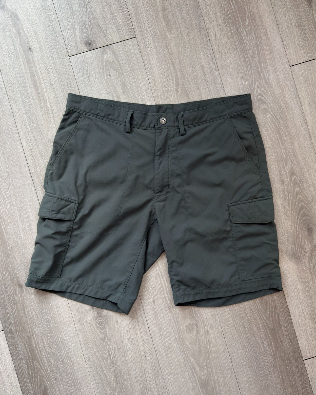 Patagonia Patagonia Men's Green Nylon Cargo Shorts - Size 39 Size US 39 - 1 Thumbnail