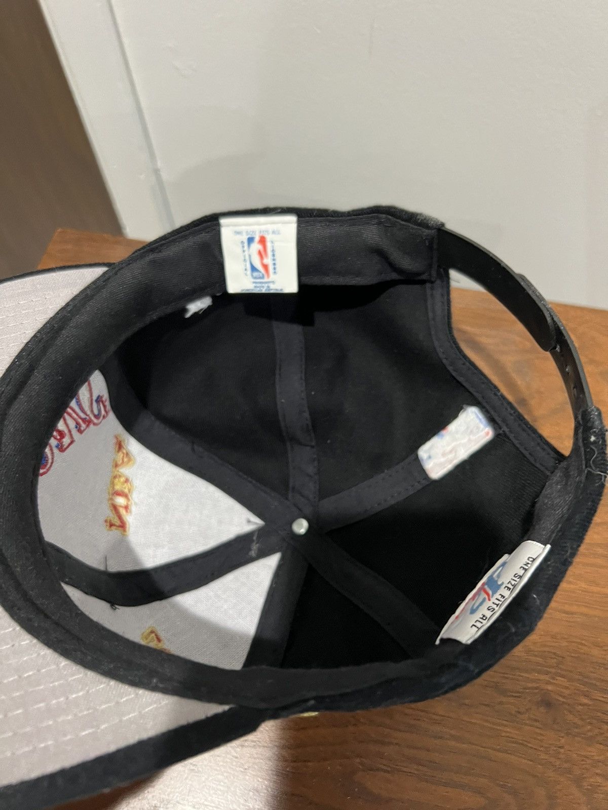 Logo Athletic × NBA × Vintage Vintage 1997 Chicago Bulls NBA Champions Logo Atheltics Hat Size ONE SIZE - 10 Thumbnail